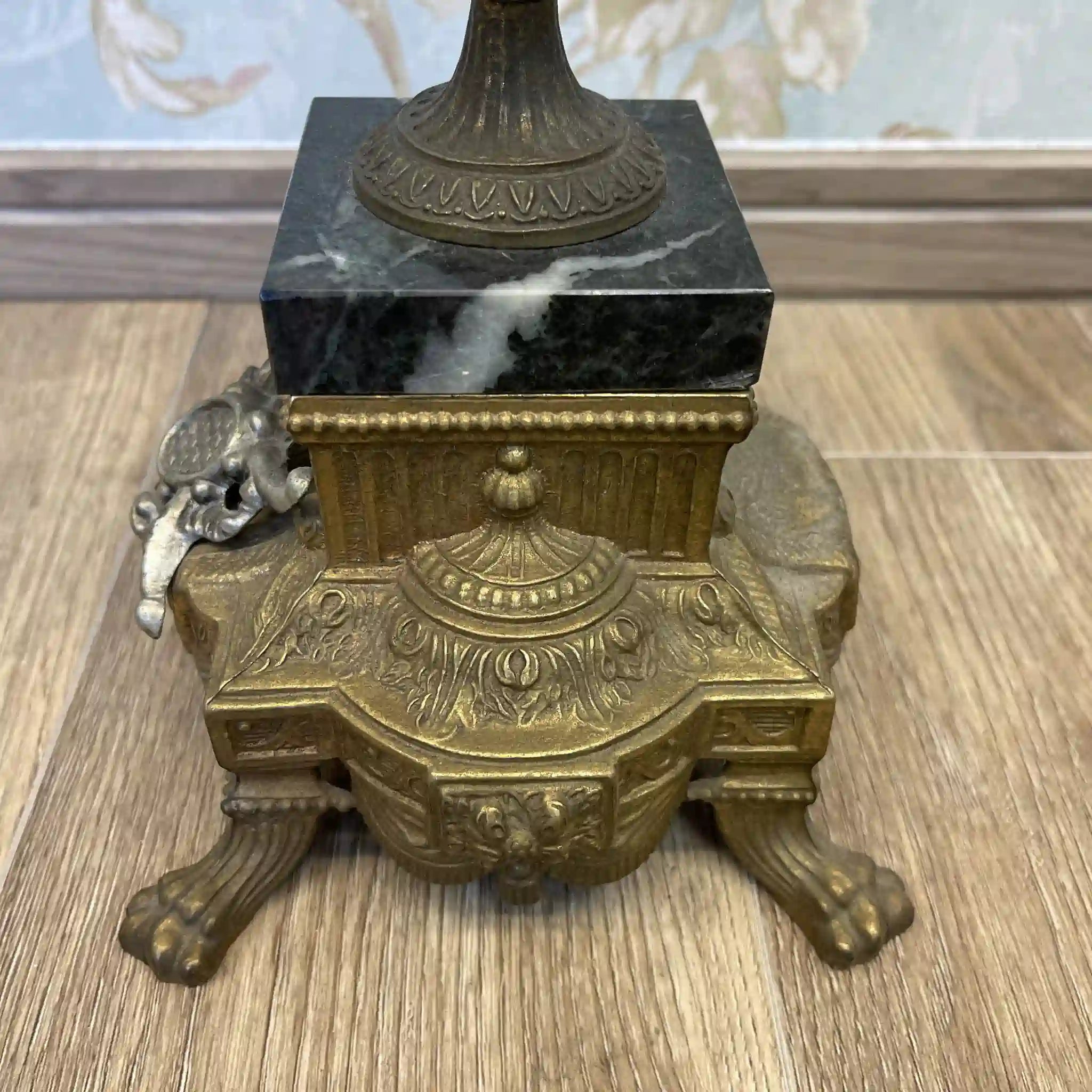 【复古】地幔时钟&烛台套装/ Imperial(帝国)/路易十五风格/ 20世纪/黄铜/意大利/奥尔蒙装饰,阿坎萨斯图案