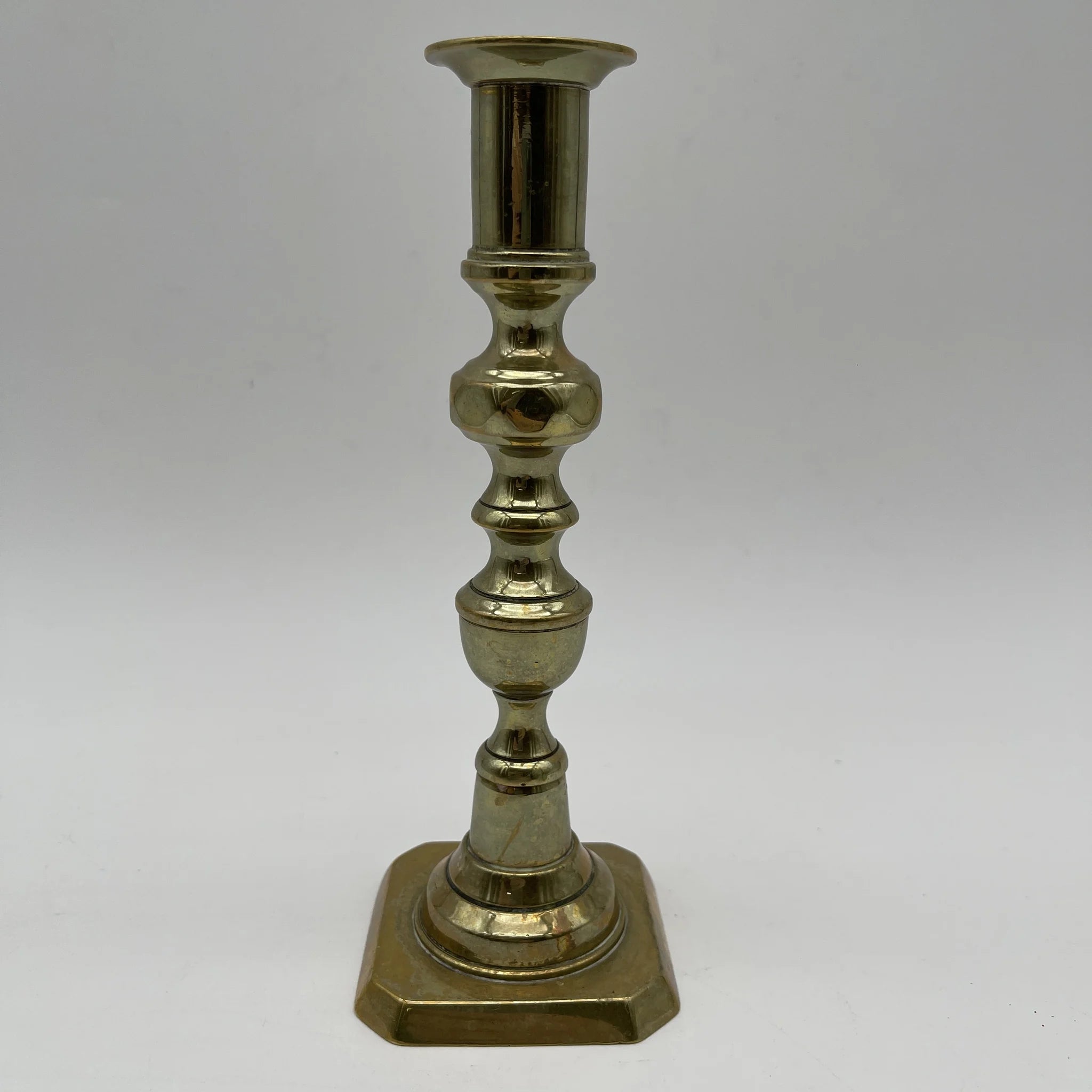 【アンティーク】 キャンドルスタンド (燭台) / ジョージアン様式 / 推定19世紀後半 / 真鍮 / イギリス / バラスター・ステム,挽き物細工