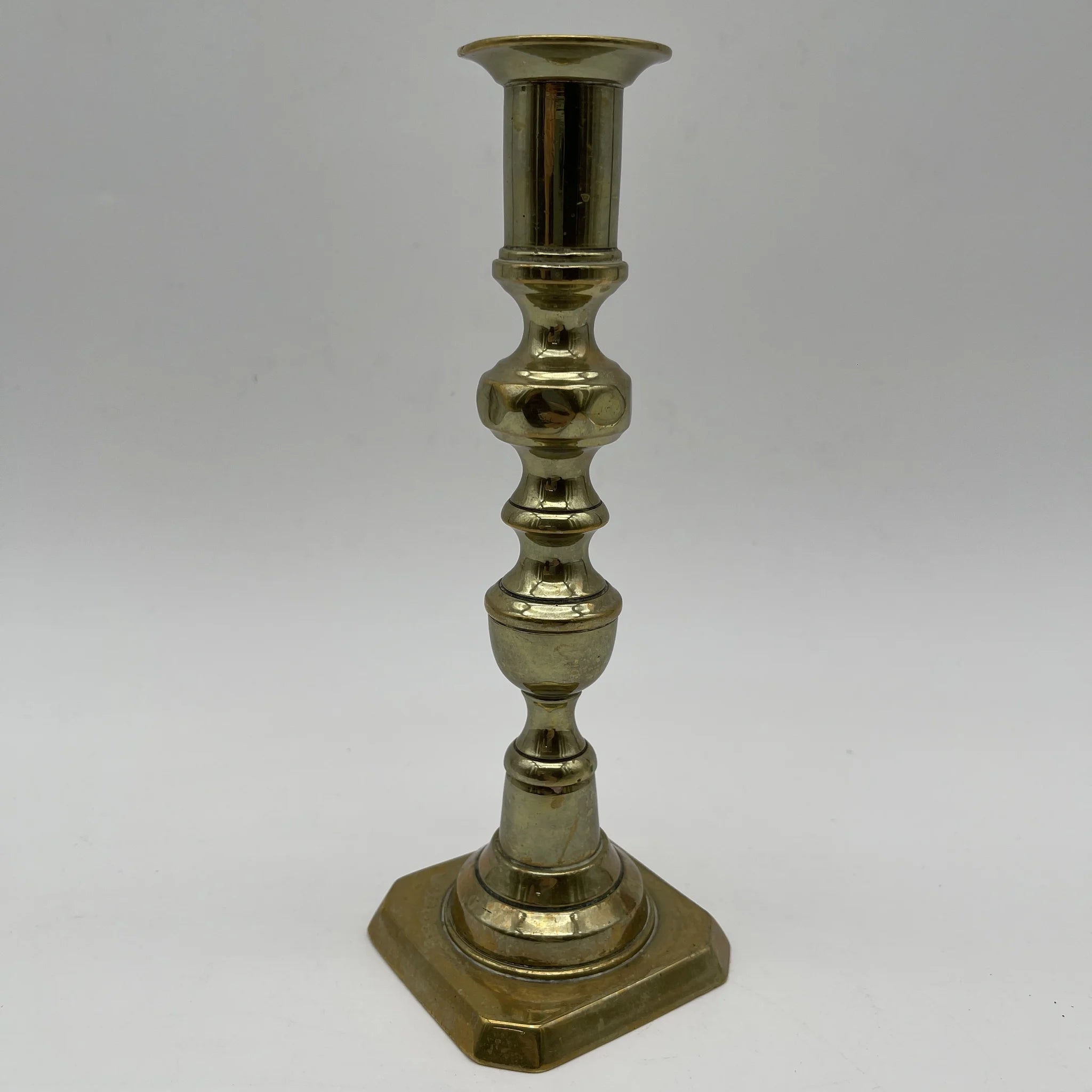 【アンティーク】 キャンドルスタンド (燭台) / ジョージアン様式 / 推定19世紀後半 / 真鍮 / イギリス / バラスター・ステム,挽き物細工