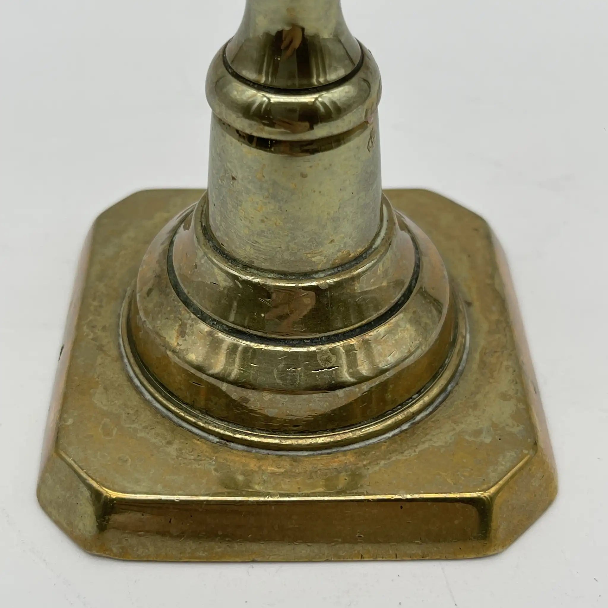 【アンティーク】 キャンドルスタンド (燭台) / ジョージアン様式 / 推定19世紀後半 / 真鍮 / イギリス / バラスター・ステム,挽き物細工