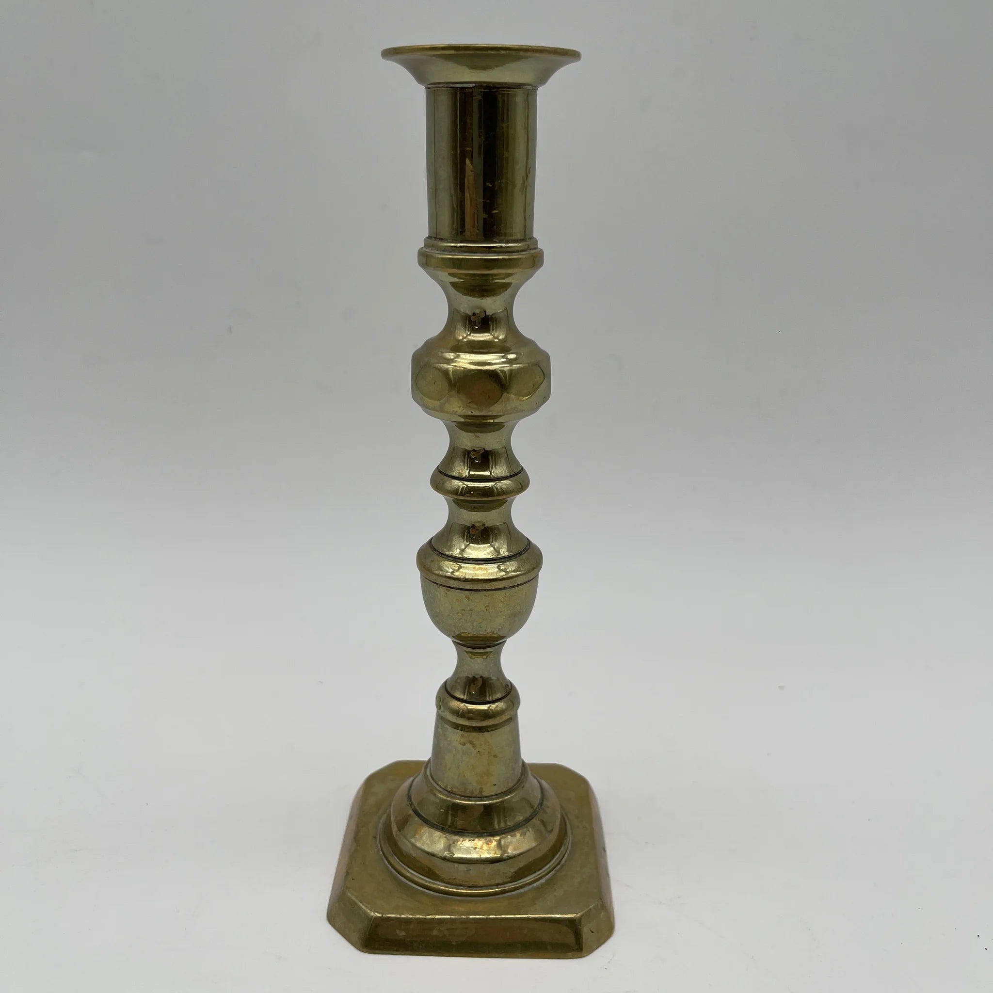 【アンティーク】 キャンドルスタンド (燭台) / ジョージアン様式 / 推定19世紀後半 / 真鍮 / イギリス / バラスター・ステム,挽き物細工