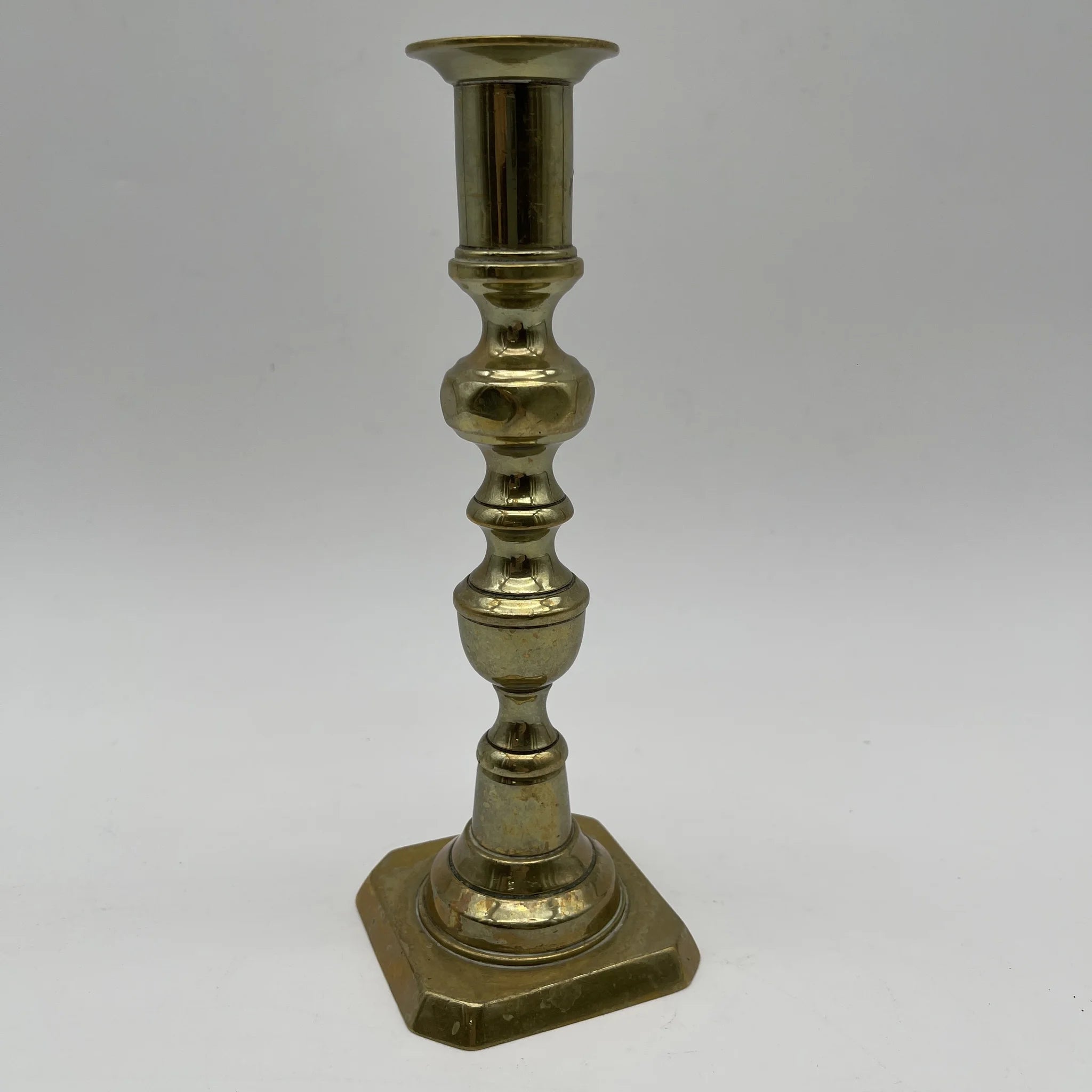 【アンティーク】 キャンドルスタンド (燭台) / ジョージアン様式 / 推定19世紀後半 / 真鍮 / イギリス / バラスター・ステム,挽き物細工