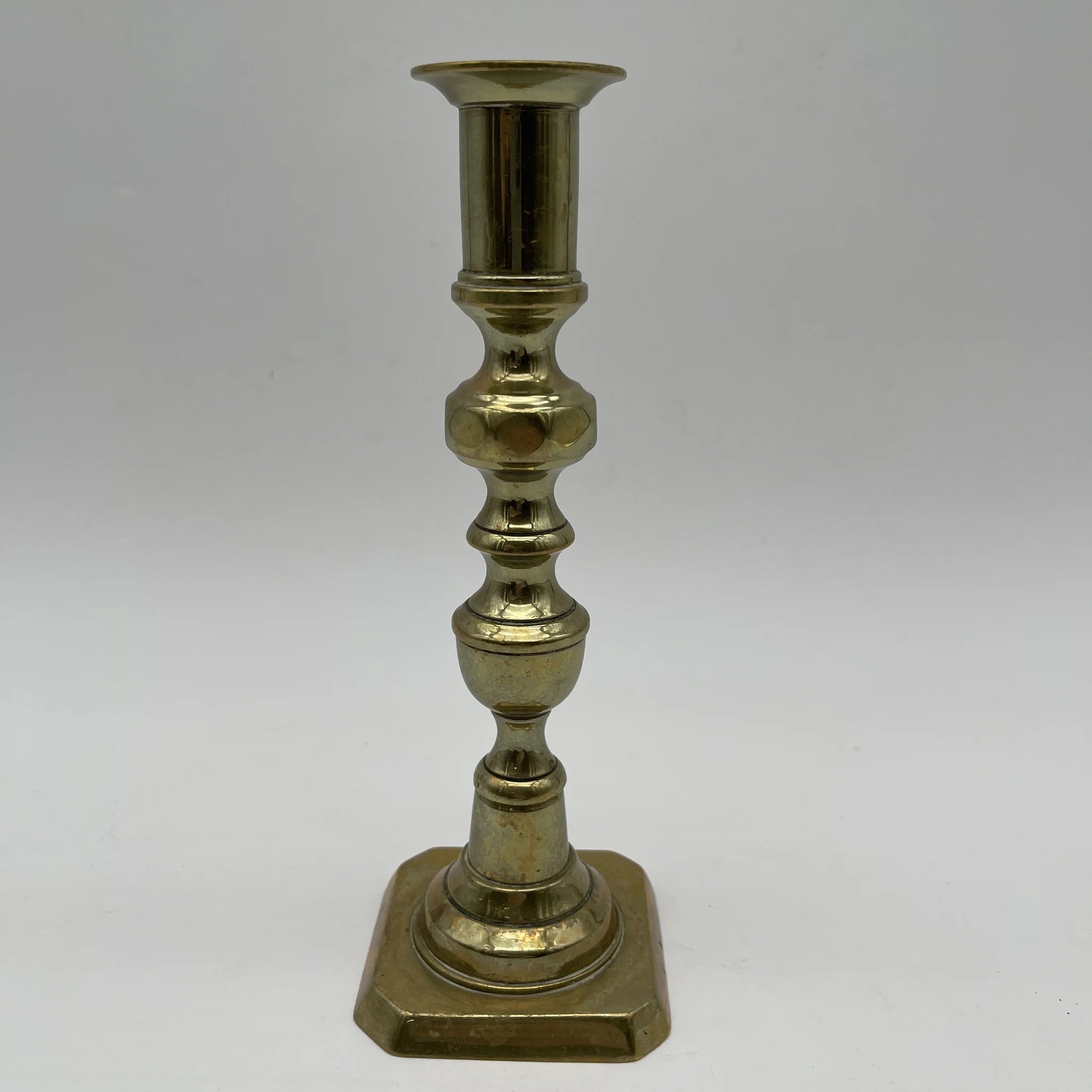 【アンティーク】 キャンドルスタンド (燭台) / ジョージアン様式 / 推定19世紀後半 / 真鍮 / イギリス / バラスター・ステム,挽き物細工