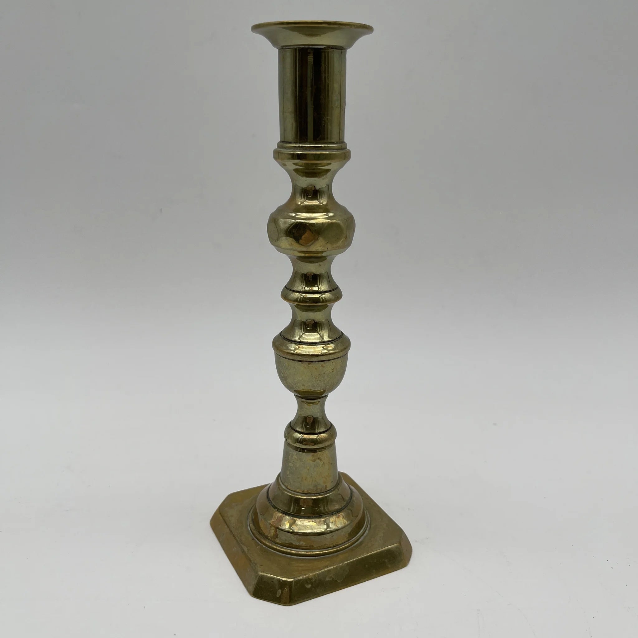 【アンティーク】 キャンドルスタンド (燭台) / ジョージアン様式 / 推定19世紀後半 / 真鍮 / イギリス / バラスター・ステム,挽き物細工