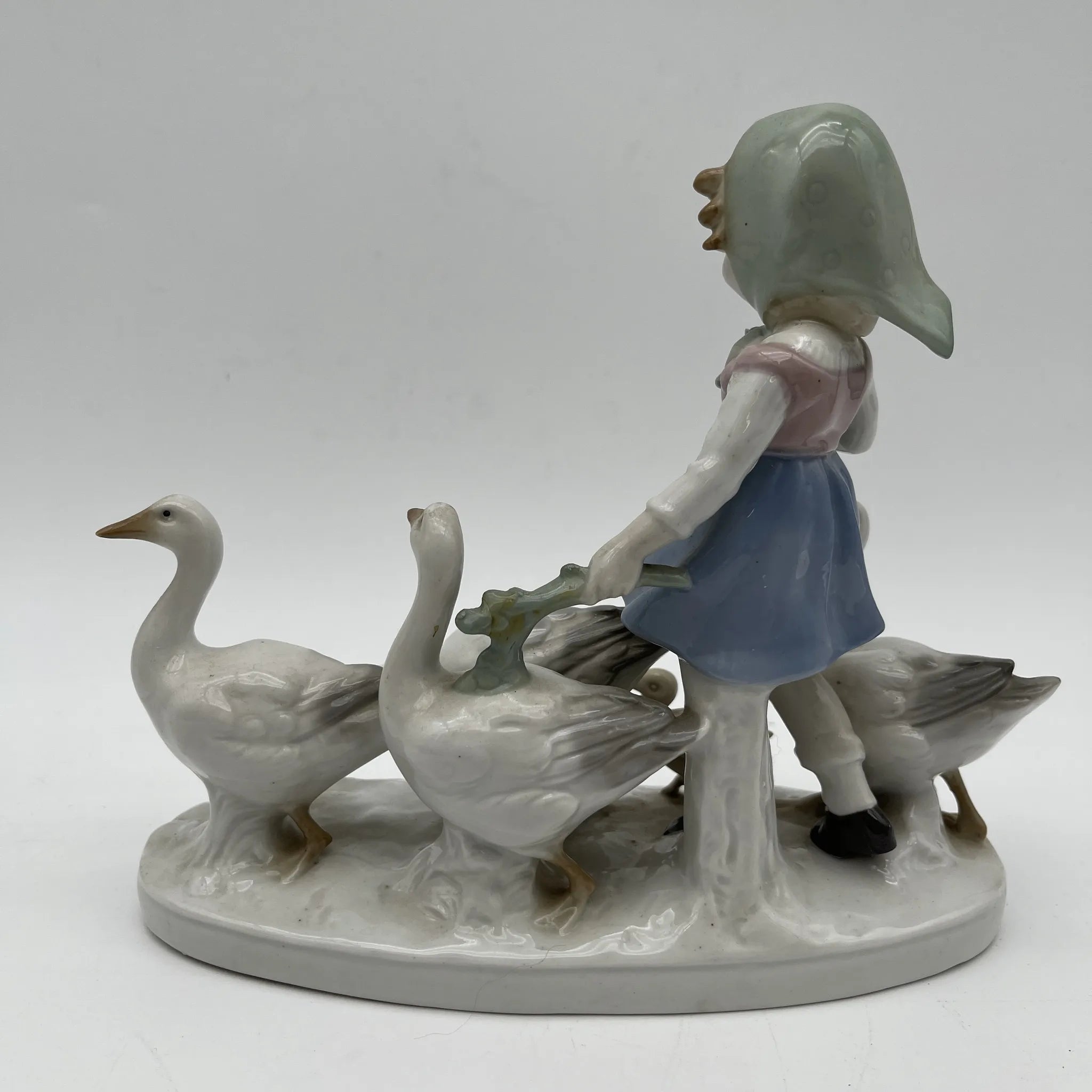 【复古】陶俑/ Carl Scheidig /养鹅的女孩/推测1950-1970年代/瓷器/德国/ 手绘,光洁度