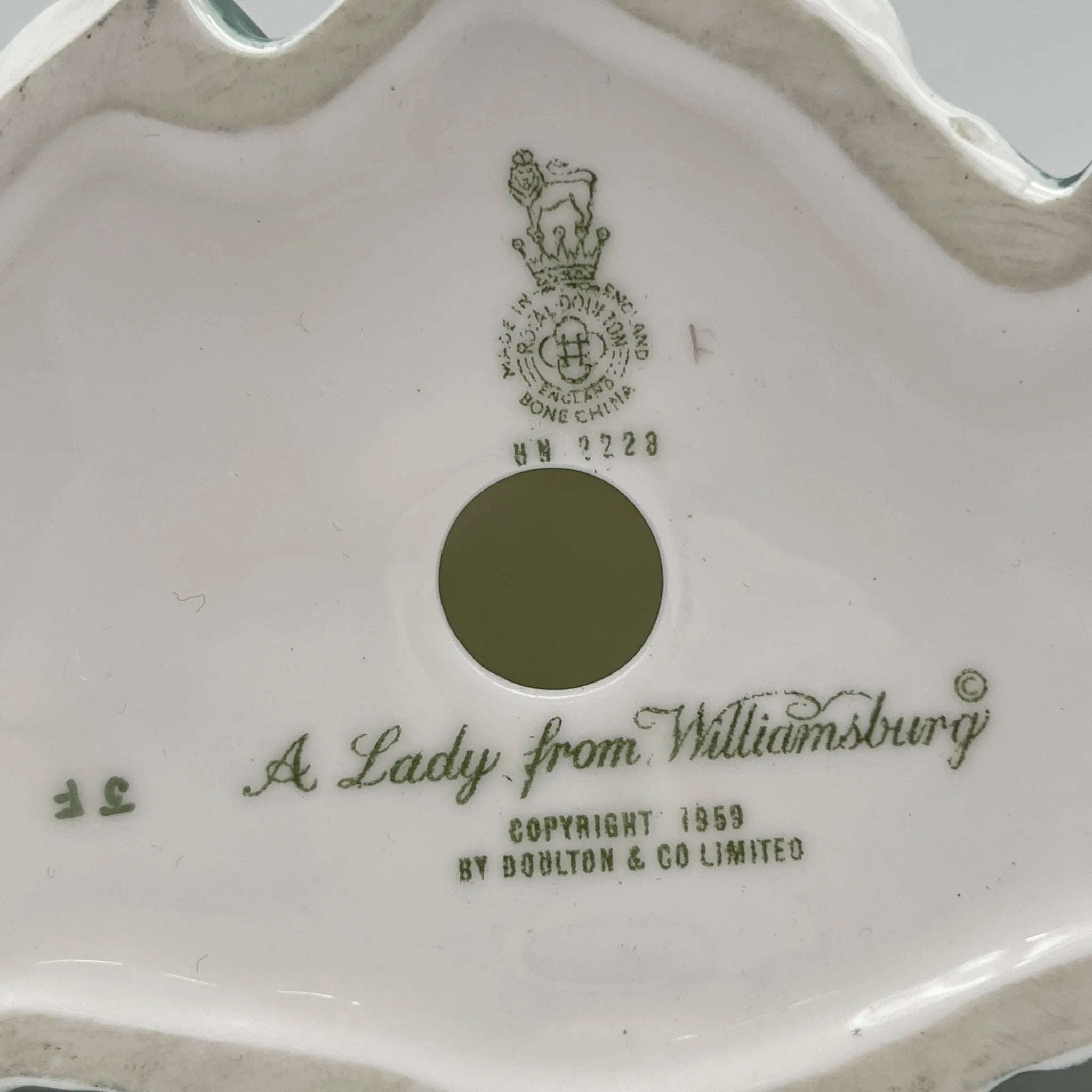 【复古】陶俑(陶俑)/ Royal Doulton(皇家道尔顿)/ A Lady from Williamsburg /推测1960-1980年代/ Bone China /英国/手绘