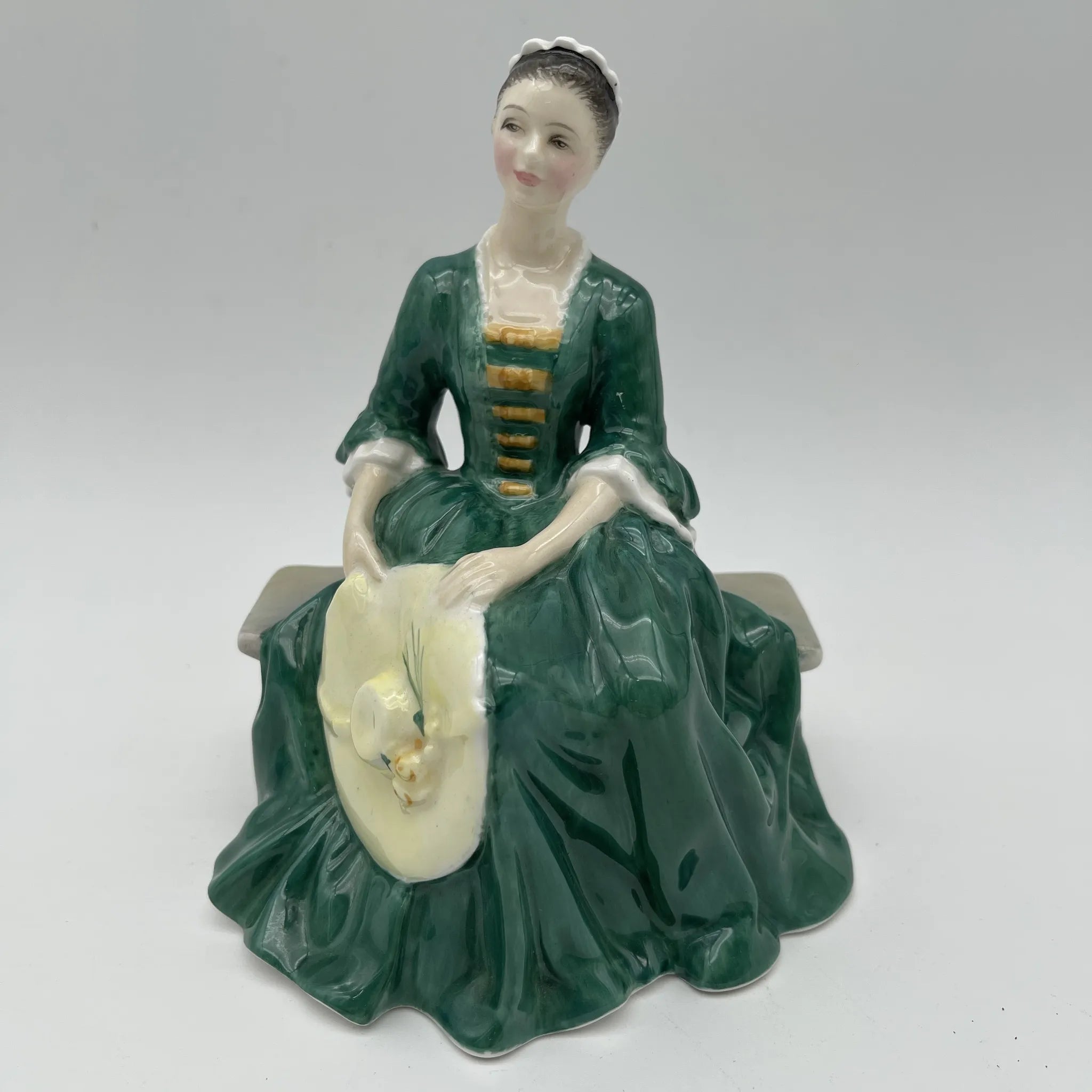 【复古】陶俑(陶俑)/ Royal Doulton(皇家道尔顿)/ A Lady from Williamsburg /推测1960-1980年代/ Bone China /英国/手绘