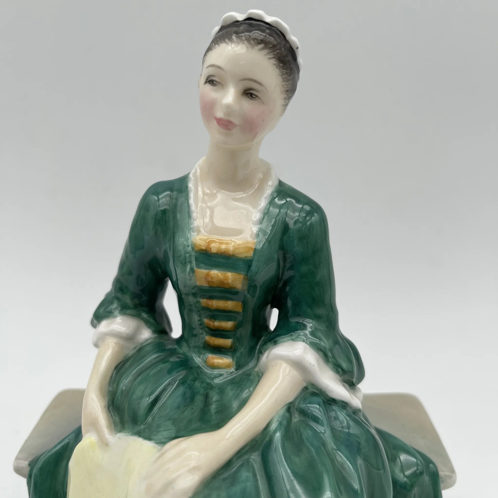 【复古】陶俑(陶俑)/ Royal Doulton(皇家道尔顿)/ A Lady from Williamsburg /推测1960-1980年代/ Bone China /英国/手绘
