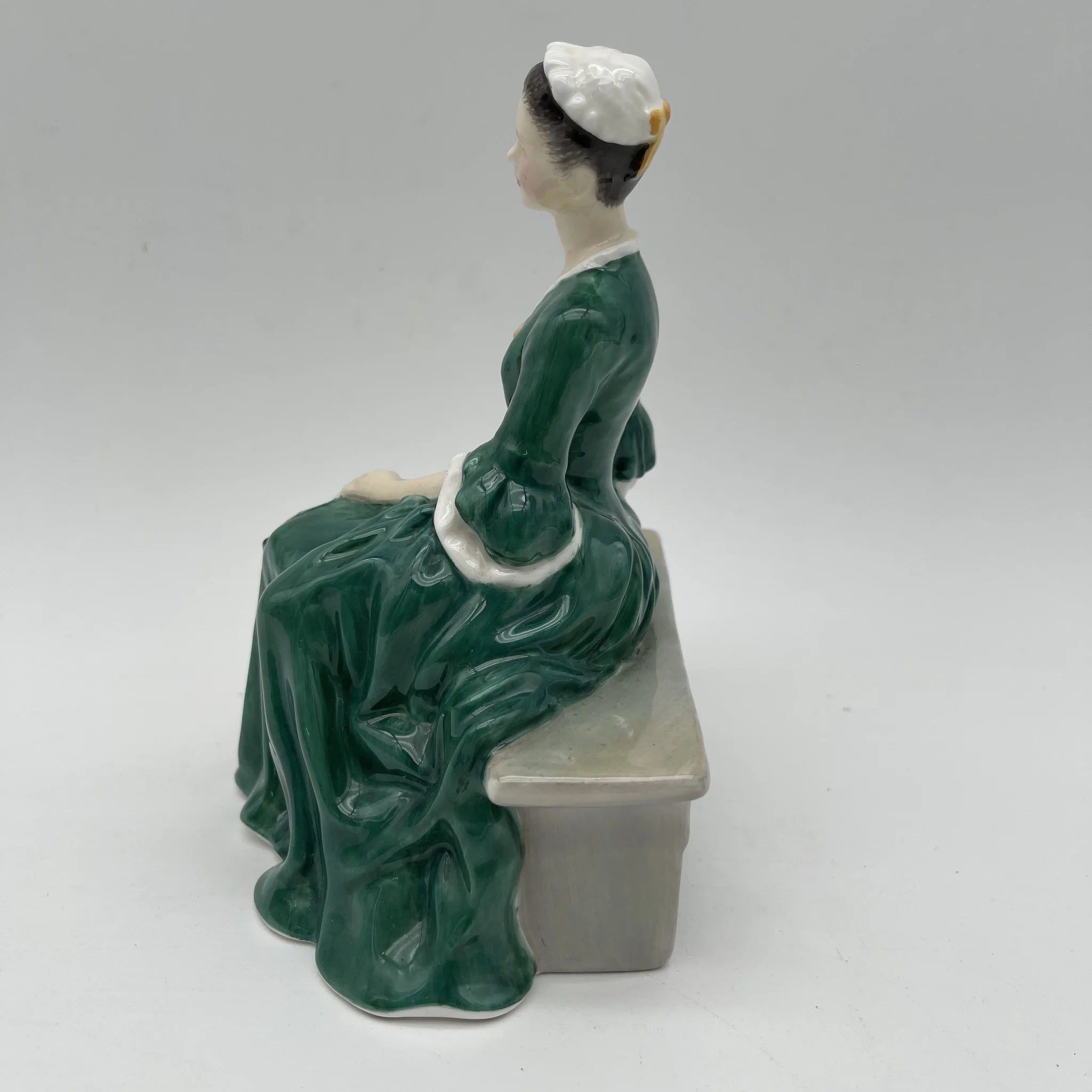 【复古】陶俑(陶俑)/ Royal Doulton(皇家道尔顿)/ A Lady from Williamsburg /推测1960-1980年代/ Bone China /英国/手绘