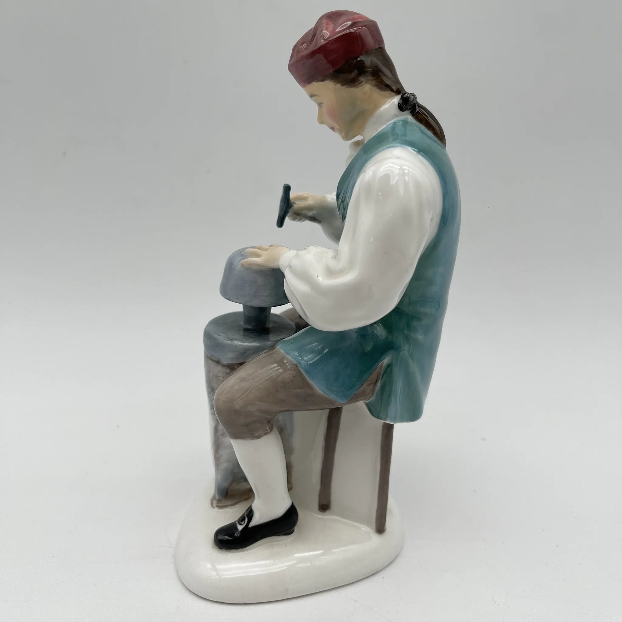 【复古】陶俑/ Royal Doulton / The Silversmith of Williamsburg /推测1960-1980年代 / Bone China /英国/手绘