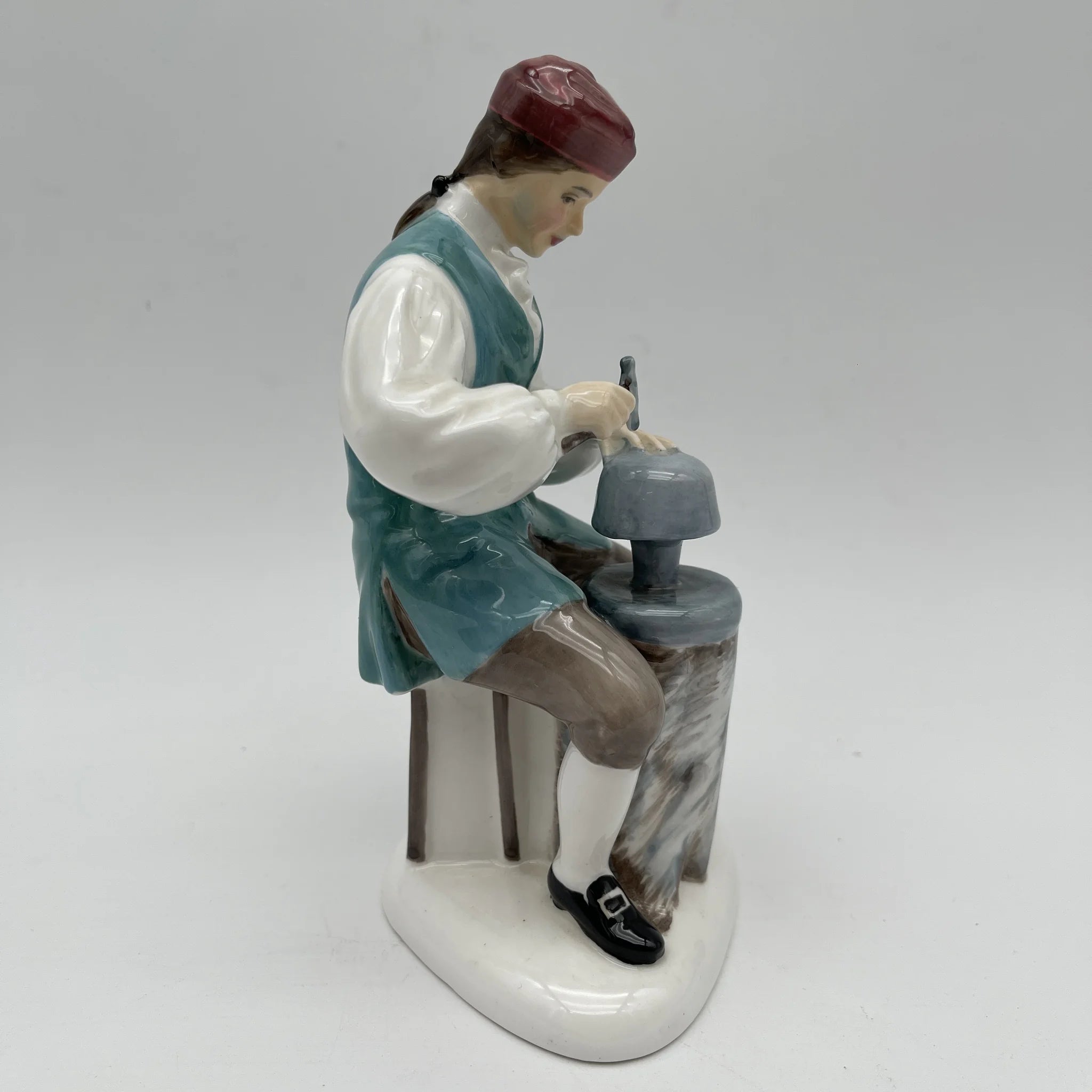 【复古】陶俑/ Royal Doulton / The Silversmith of Williamsburg /推测1960-1980年代 / Bone China /英国/手绘