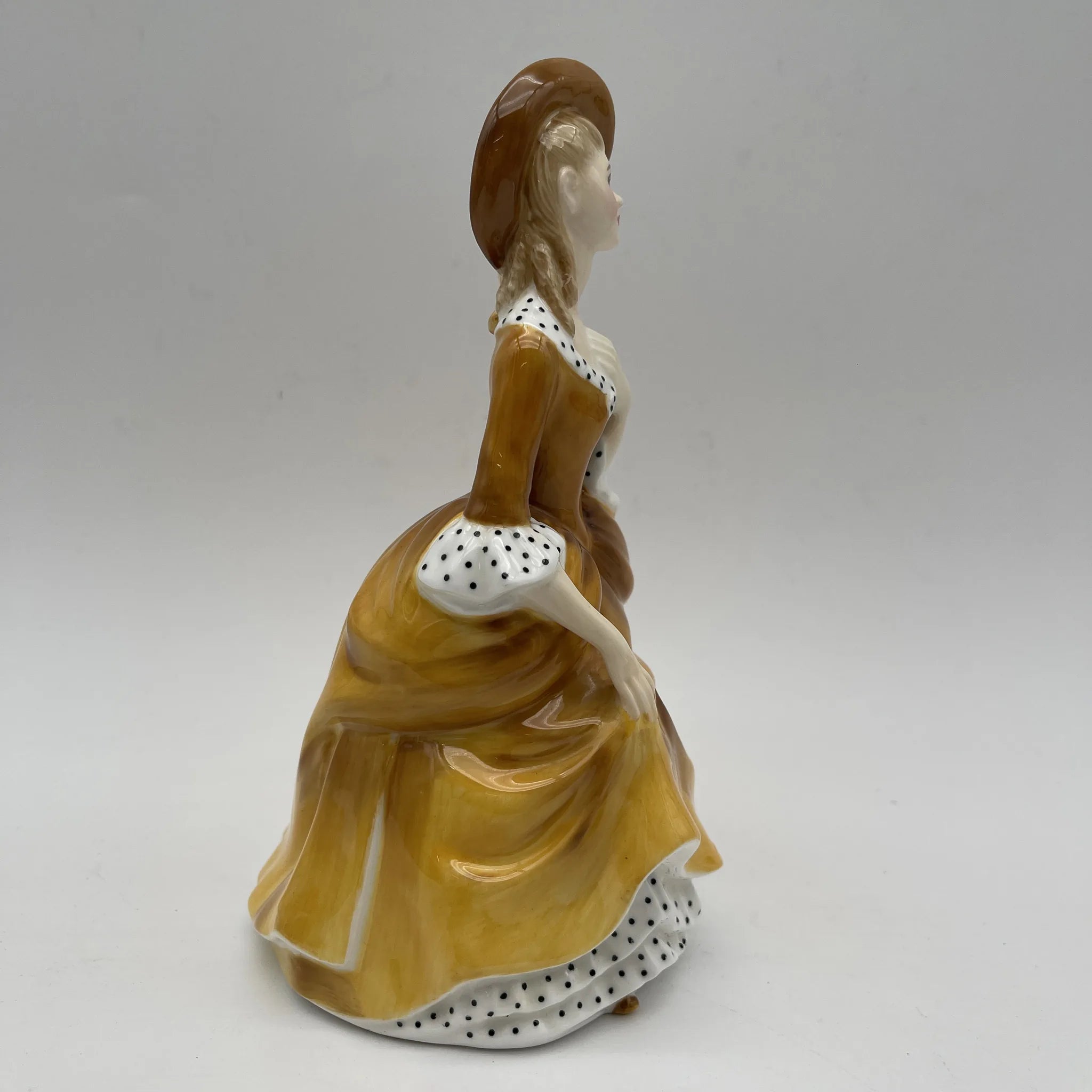 【复古】公仔(陶瓷器人偶)/ Royal Doulton(皇家道尔顿)/ Sandra(桑德拉)/推测1970-1990年代/ Bone China /英国 /手绘