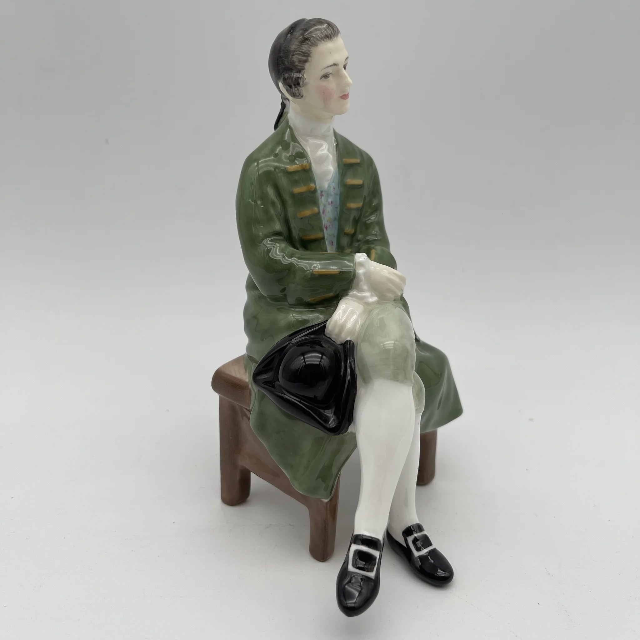 Royal Doulton(陶俑)/ A Gentleman from Williamsburg(威廉斯堡绅士) 推测1960-1980年代/ Bone China /英国/手绘