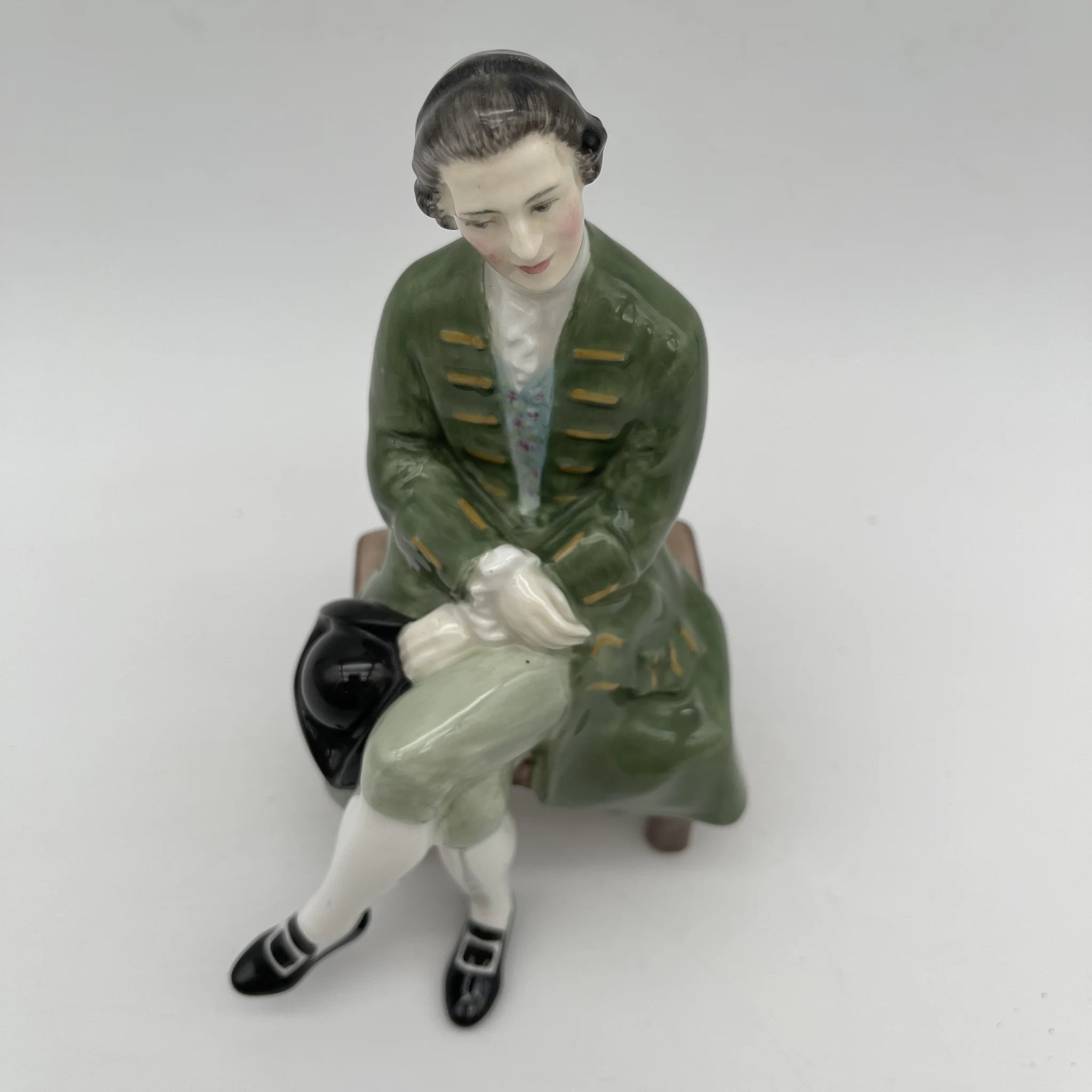 Royal Doulton(陶俑)/ A Gentleman from Williamsburg(威廉斯堡绅士) 推测1960-1980年代/ Bone China /英国/手绘
