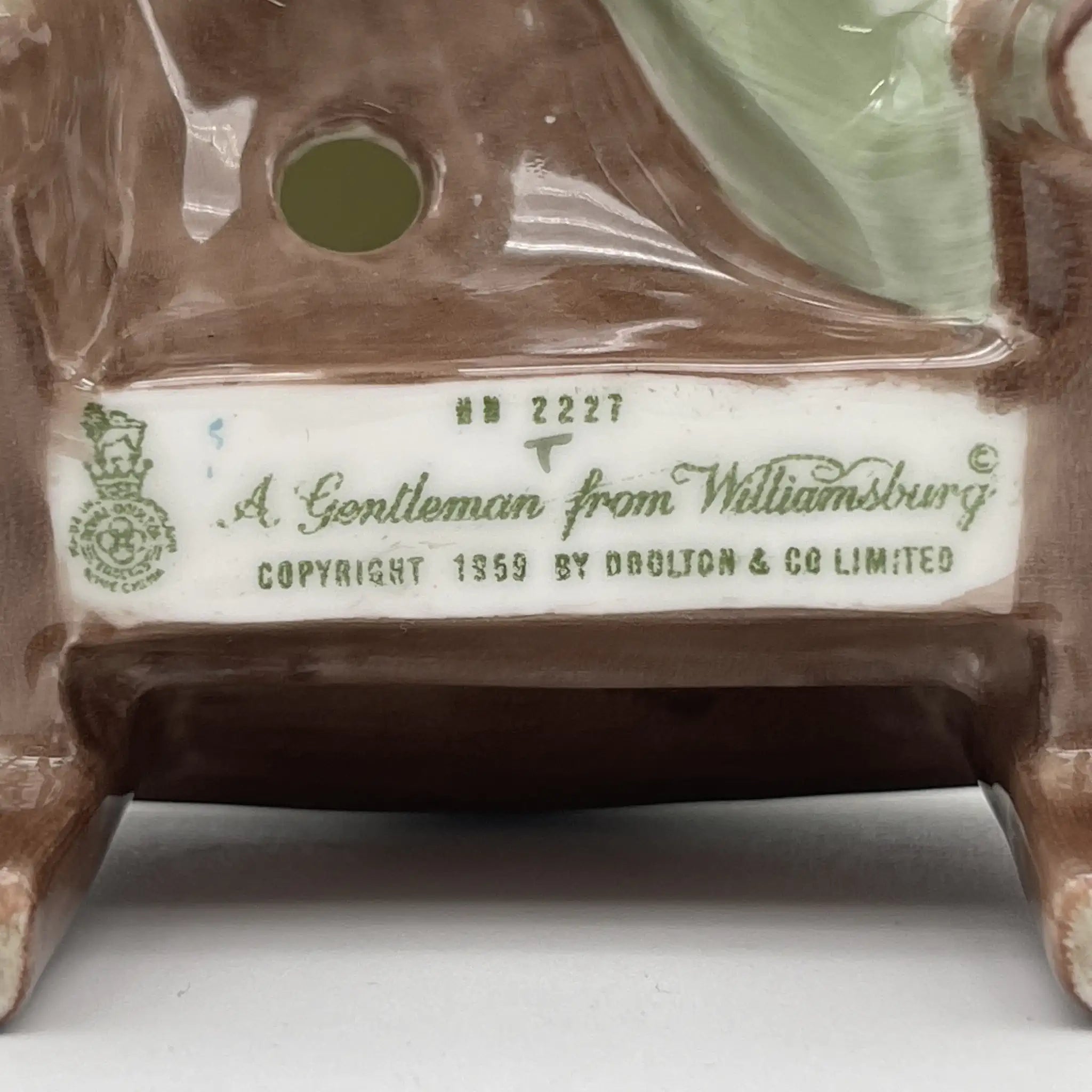 Royal Doulton(陶俑)/ A Gentleman from Williamsburg(威廉斯堡绅士) 推测1960-1980年代/ Bone China /英国/手绘