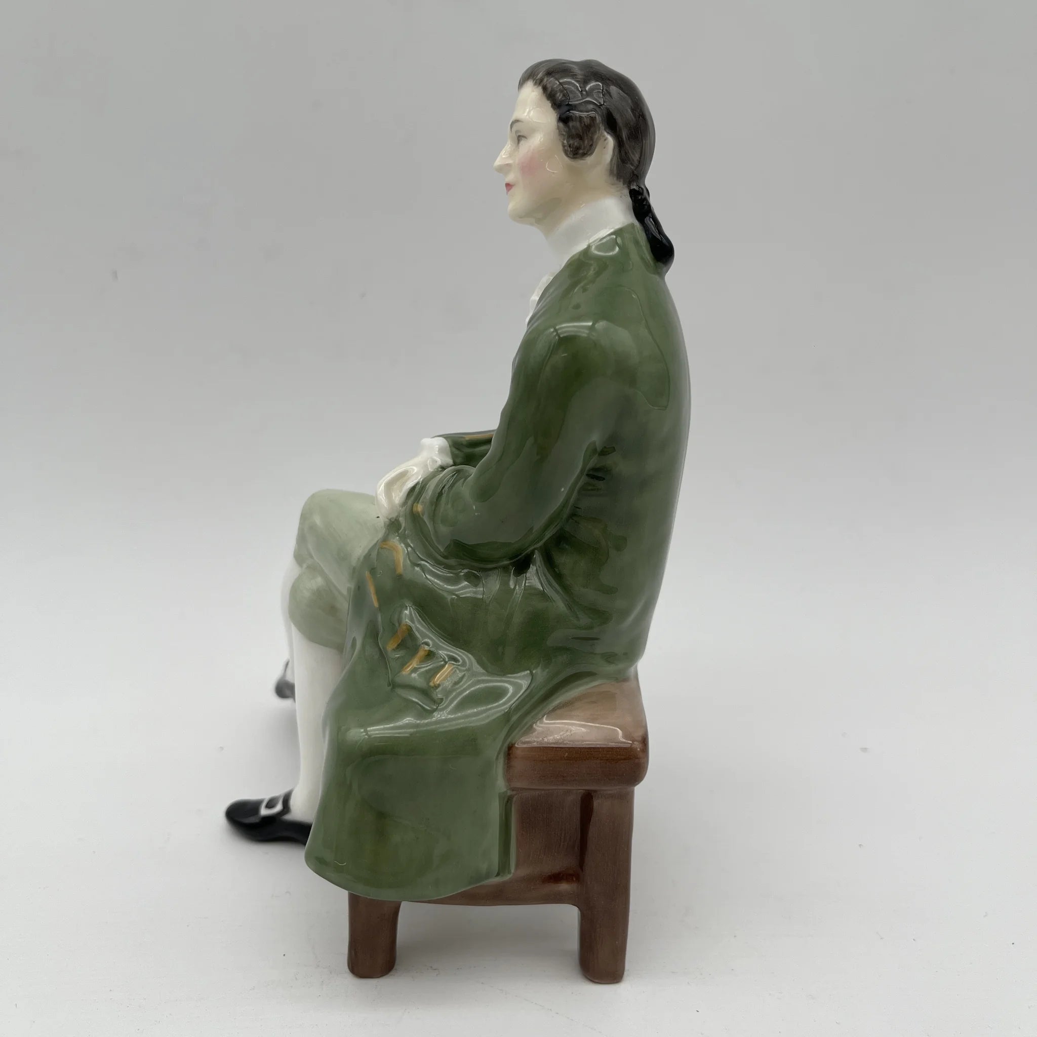 Royal Doulton(陶俑)/ A Gentleman from Williamsburg(威廉斯堡绅士) 推测1960-1980年代/ Bone China /英国/手绘