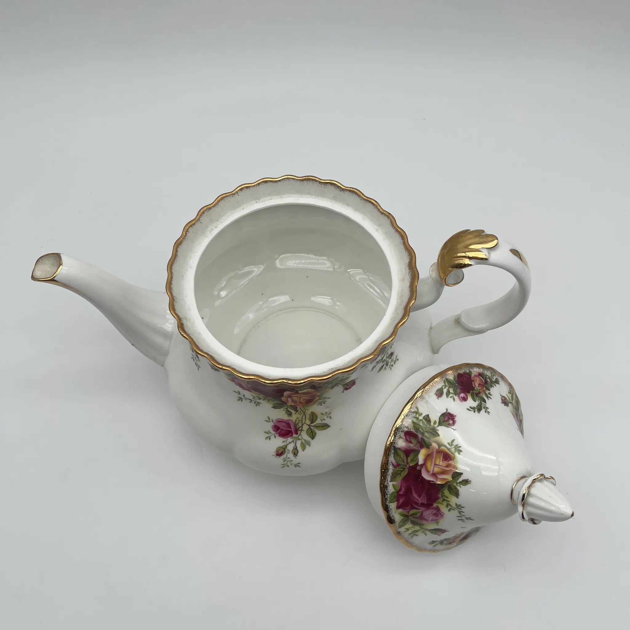 【复古】茶壶/ Royal Albert / Old Country Roses / 1962-1973年/ Bone China /英国/蒙特罗舍普, 植物艺术,金彩