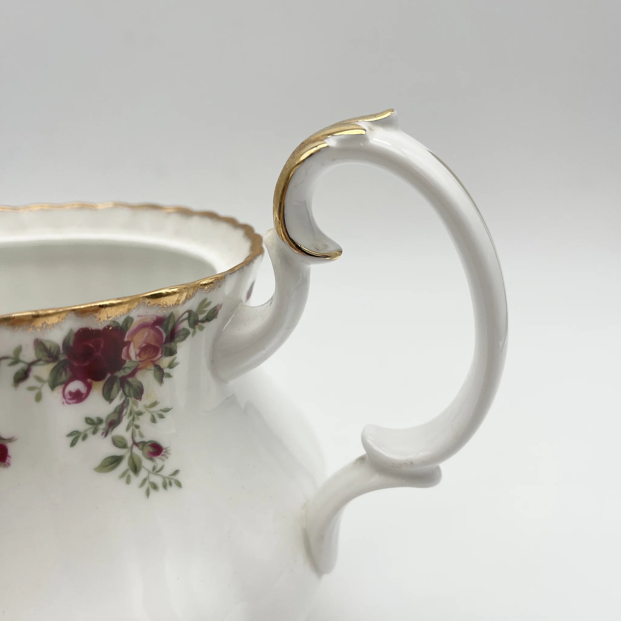 【复古】茶壶/ Royal Albert / Old Country Roses / 1962-1973年/ Bone China /英国/蒙特罗舍普, 植物艺术,金彩