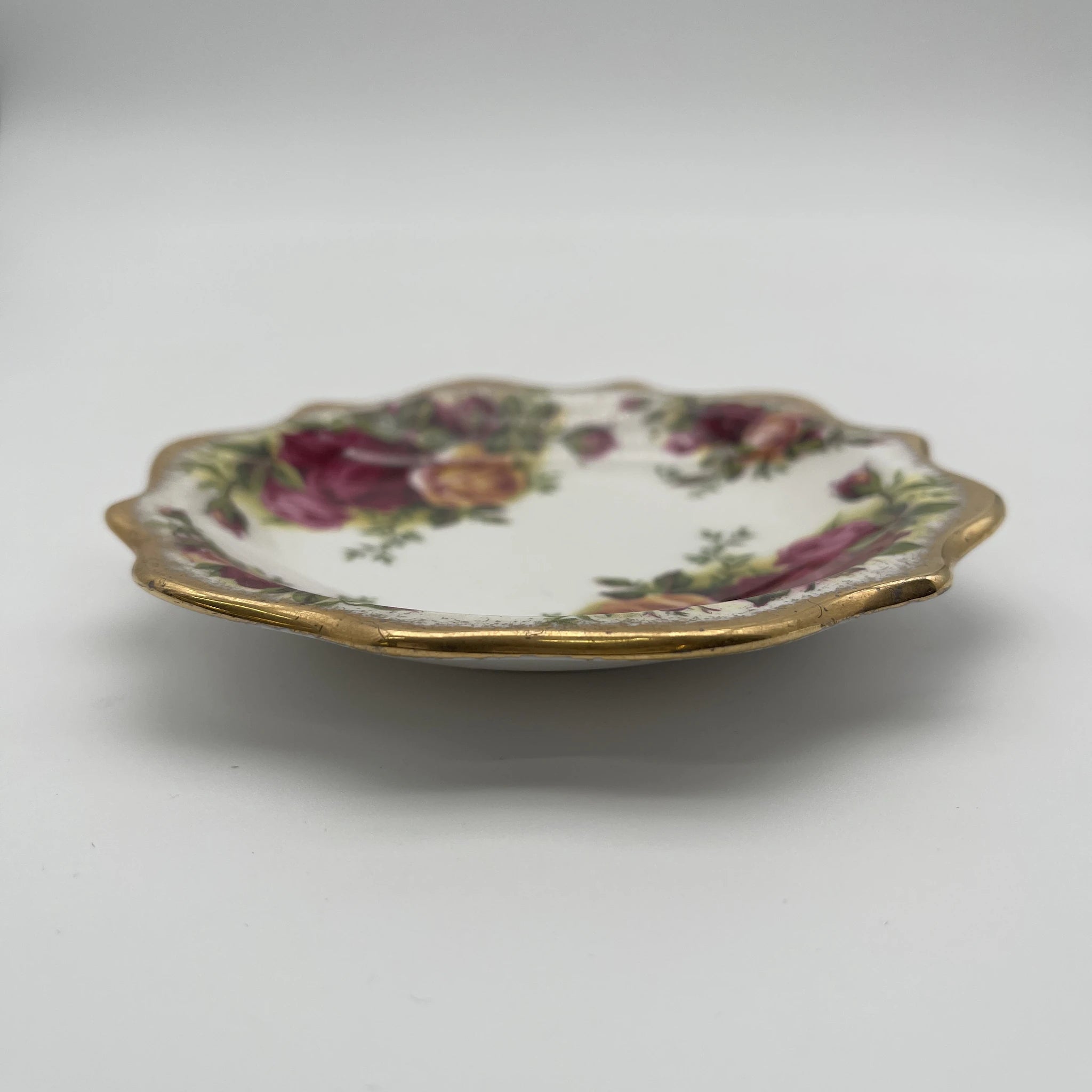 【复古】黄油盘/ Royal Albert / Old Country Roses / 1962-1973年/ Bone China /英国/ 彩色边缘,植物艺术,金彩