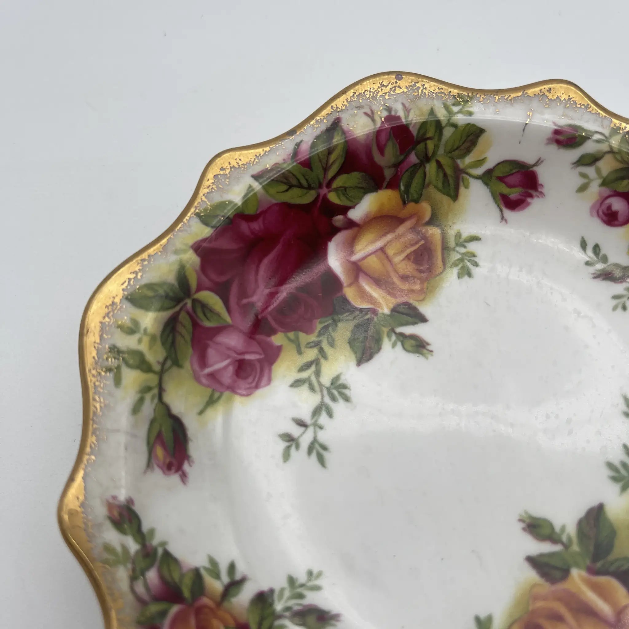 【复古】黄油盘/ Royal Albert / Old Country Roses / 1962-1973年/ Bone China /英国/ 彩色边缘,植物艺术,金彩