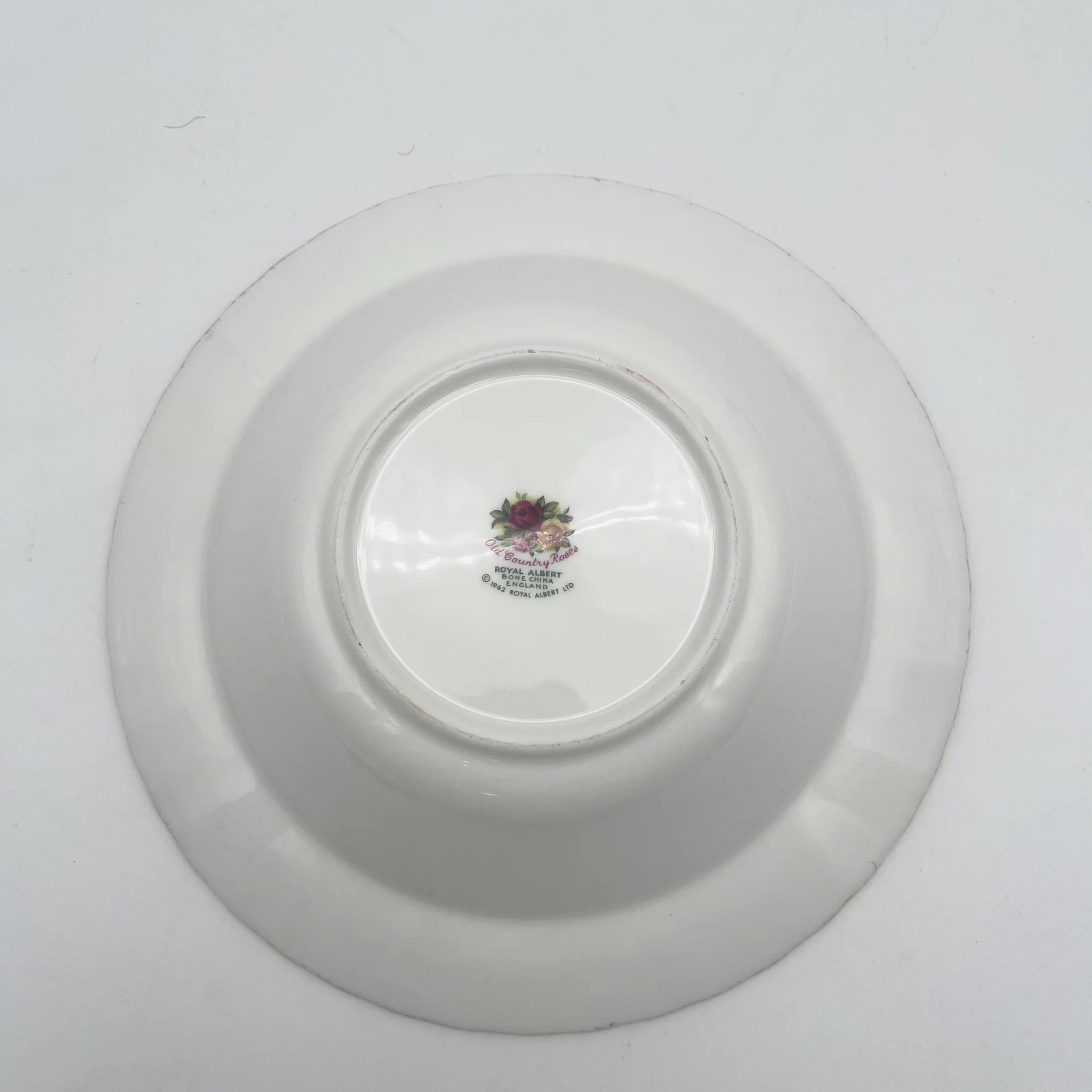 【复古】深盘/ Royal Albert / Old Country Roses / 1973-1993年/ Bone China /英国/ 彩色边缘,植物艺术,金彩