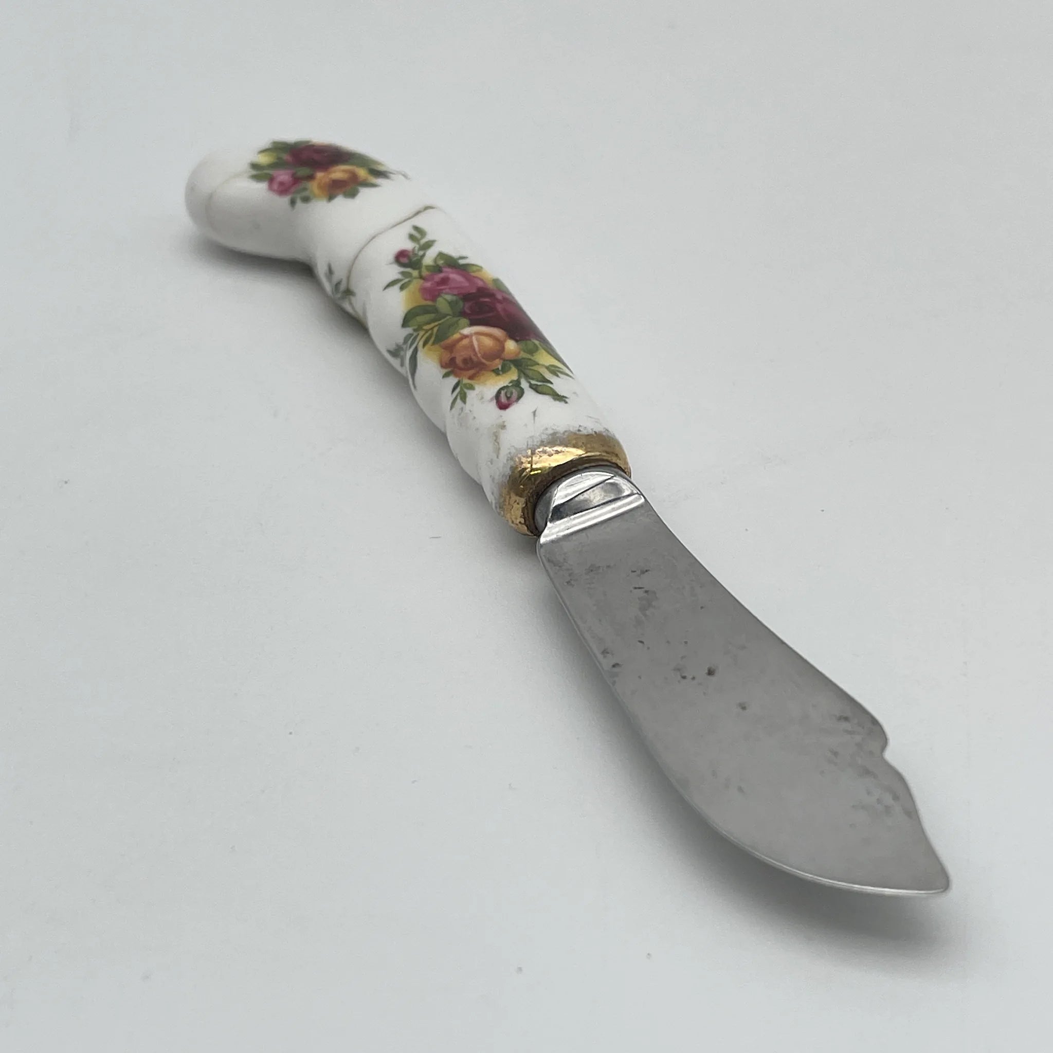 【复古】黄油刀/ Royal Albert / Old Country Roses / 1970-1980年代/ Bone China /英国/瓷制手柄, 植物艺术,金彩