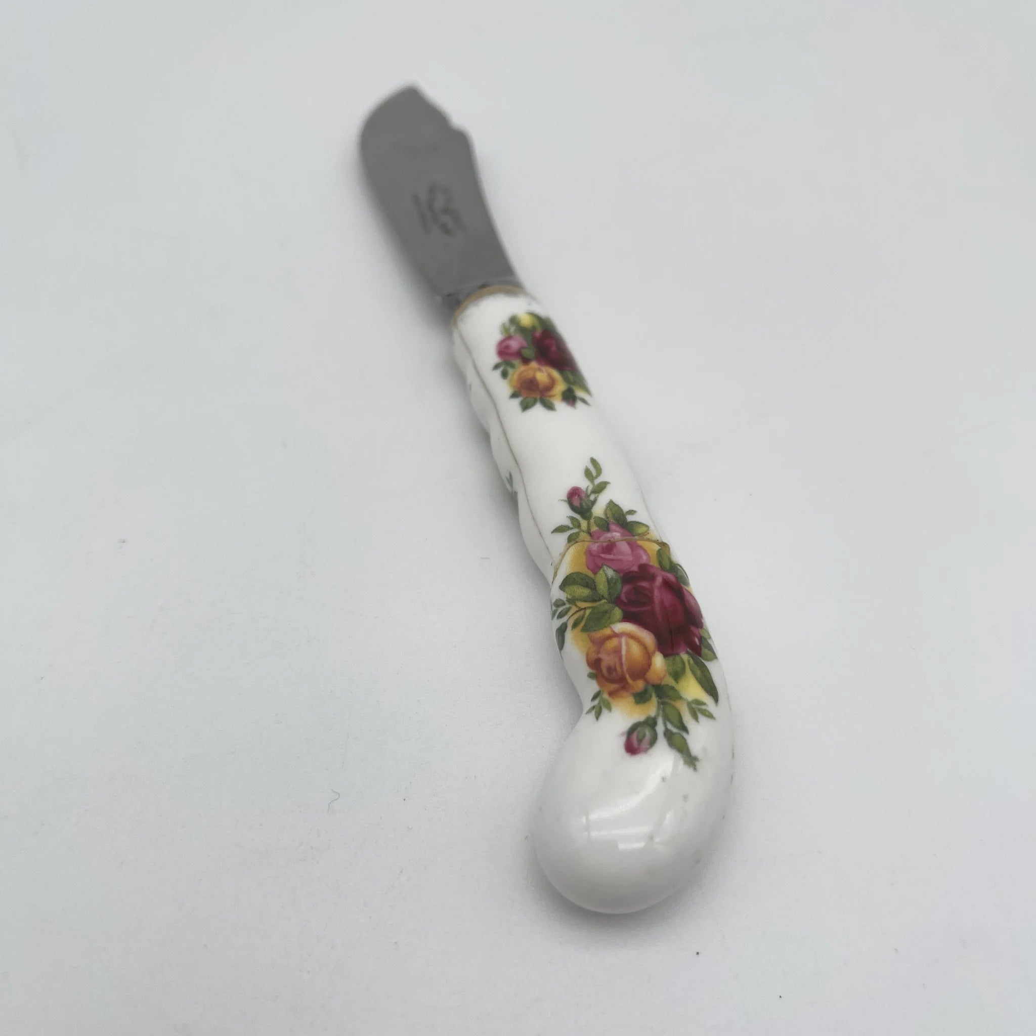 【复古】黄油刀/ Royal Albert / Old Country Roses / 1970-1980年代/ Bone China /英国/瓷制手柄, 植物艺术,金彩