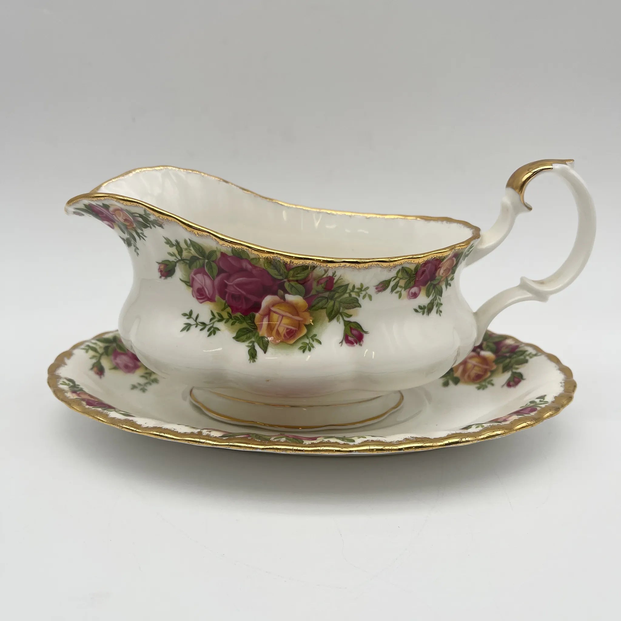 Royal Albert / Old Country Roses / 1973-1993 / Bone China /英国 /蒙特罗形状,植物艺术,金彩