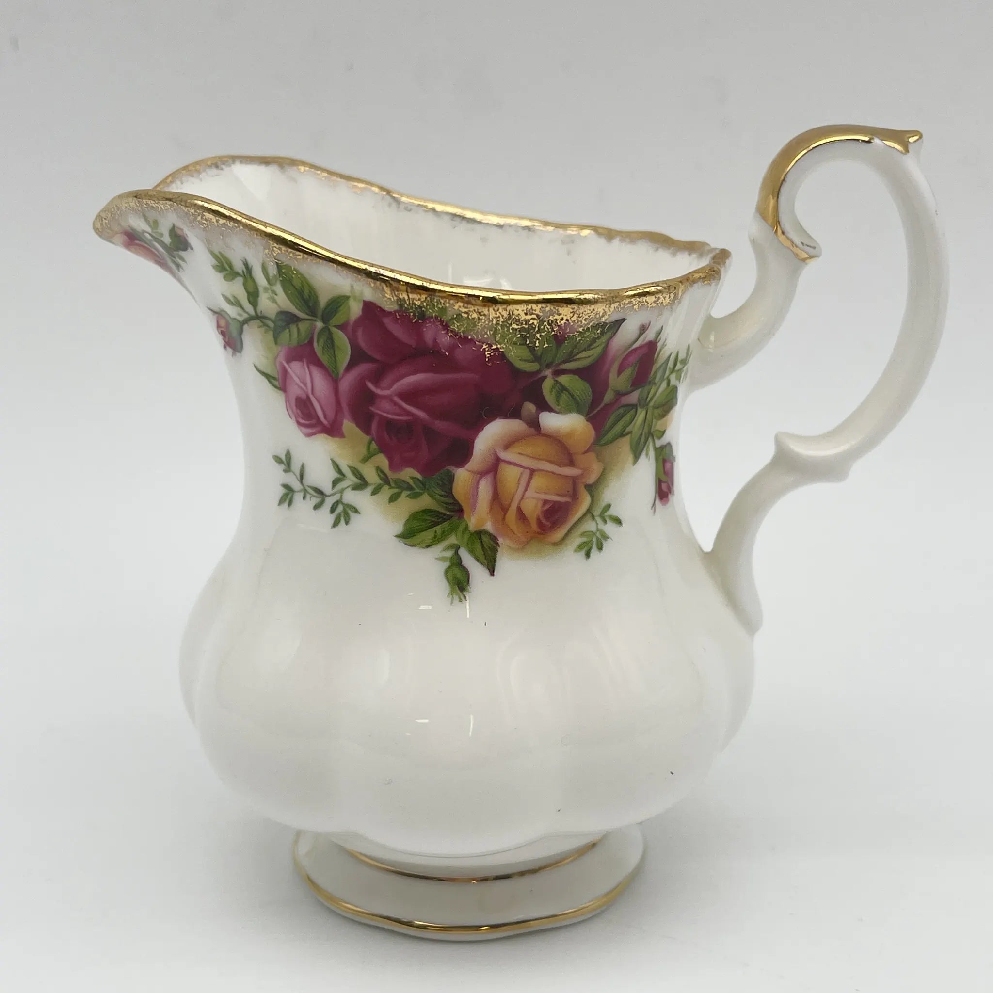 牛奶瓶/ Royal Albert / Old Country Roses / 1962-2002 / Bone China /英国/ 蒙特罗斯形状,植物艺术,金彩