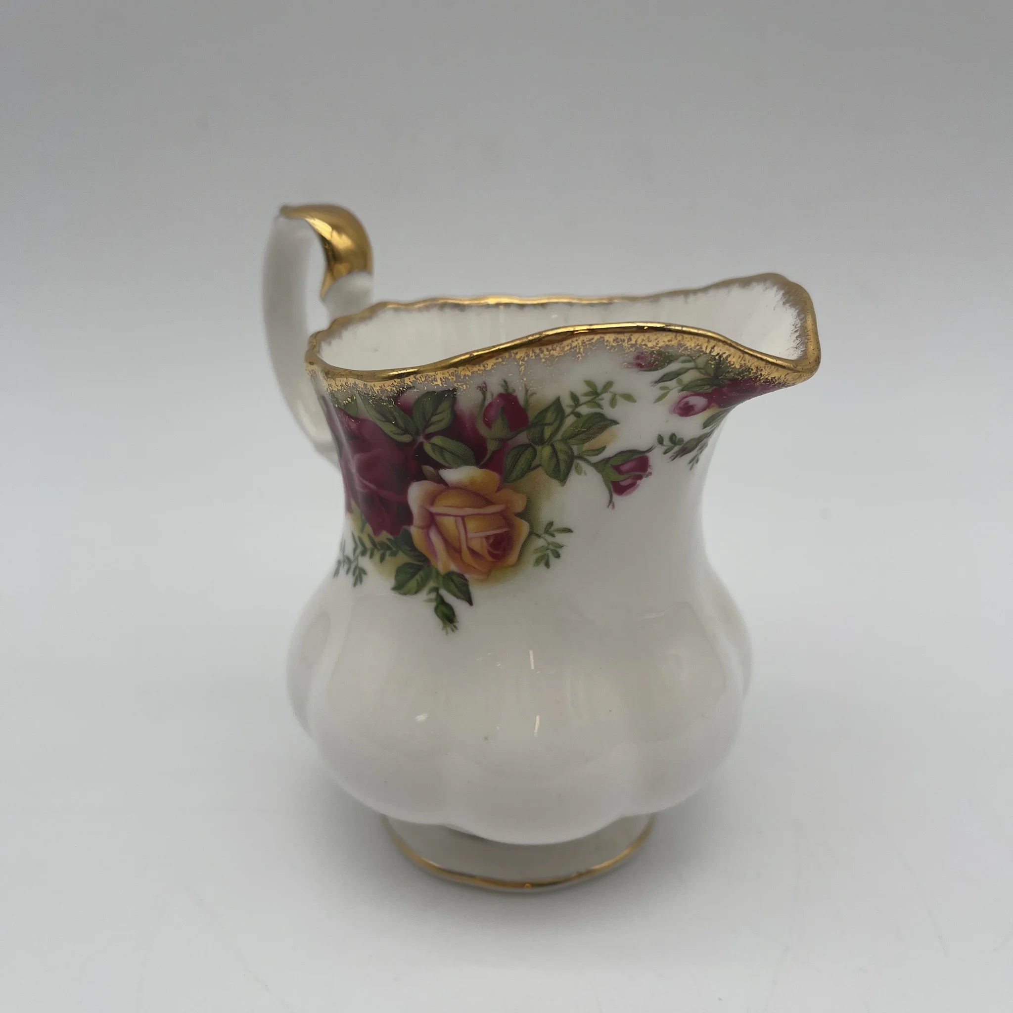 牛奶瓶/ Royal Albert / Old Country Roses / 1962-2002 / Bone China /英国/ 蒙特罗斯形状,植物艺术,金彩