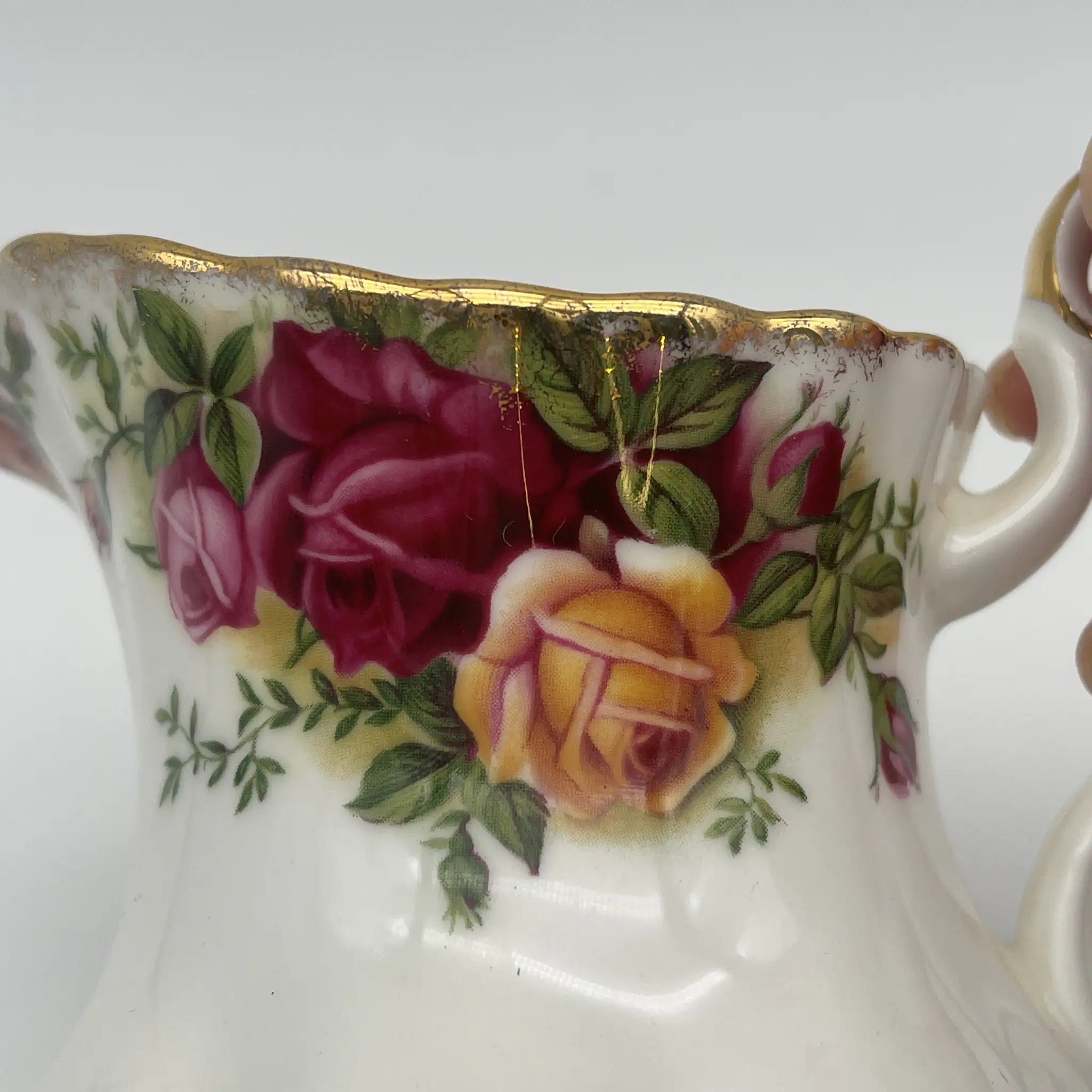 牛奶瓶/ Royal Albert / Old Country Roses / 1962-2002 / Bone China /英国/ 蒙特罗斯形状,植物艺术,金彩