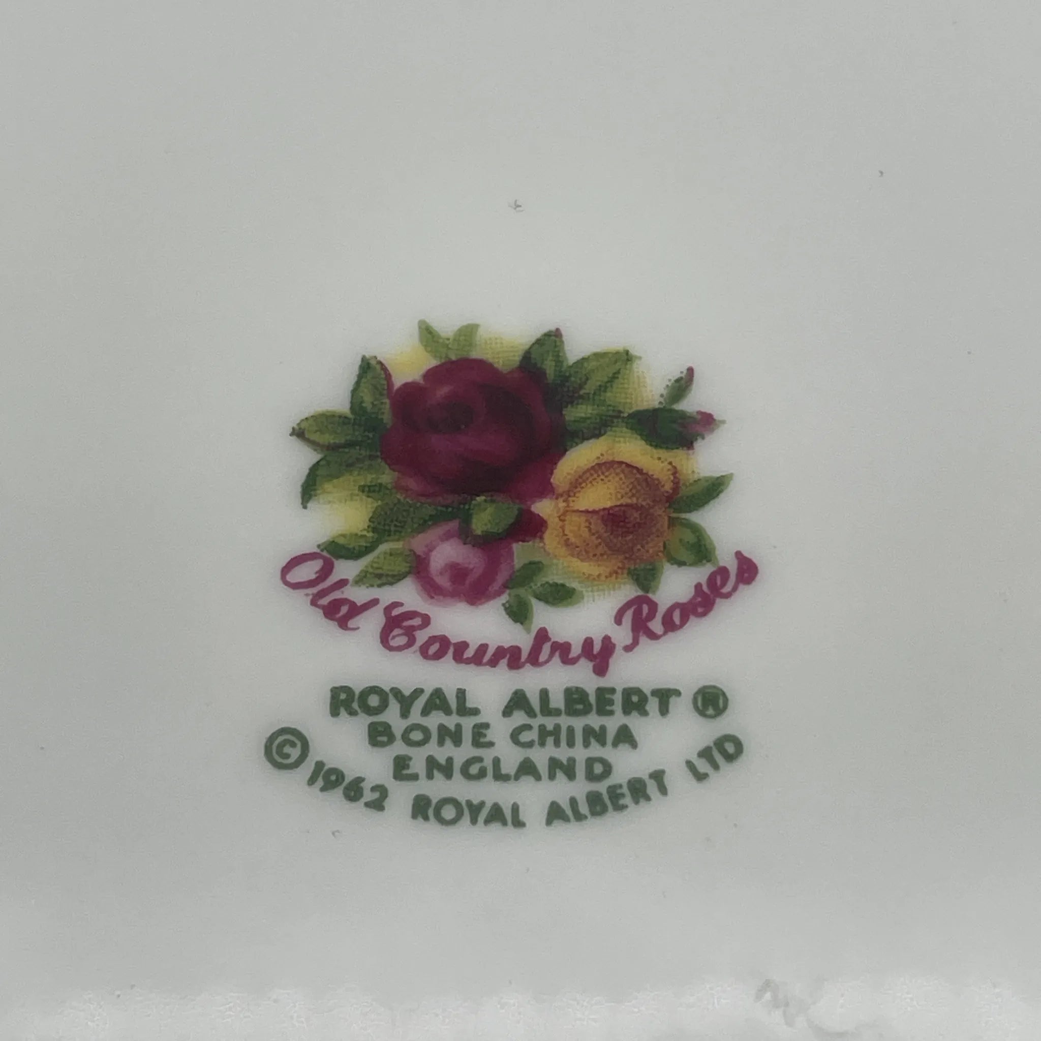 【复古】餐盘/ Royal Albert / Old Country Roses / 1962-2002年/ Bone China /英国/ 彩色边缘,植物艺术,金彩