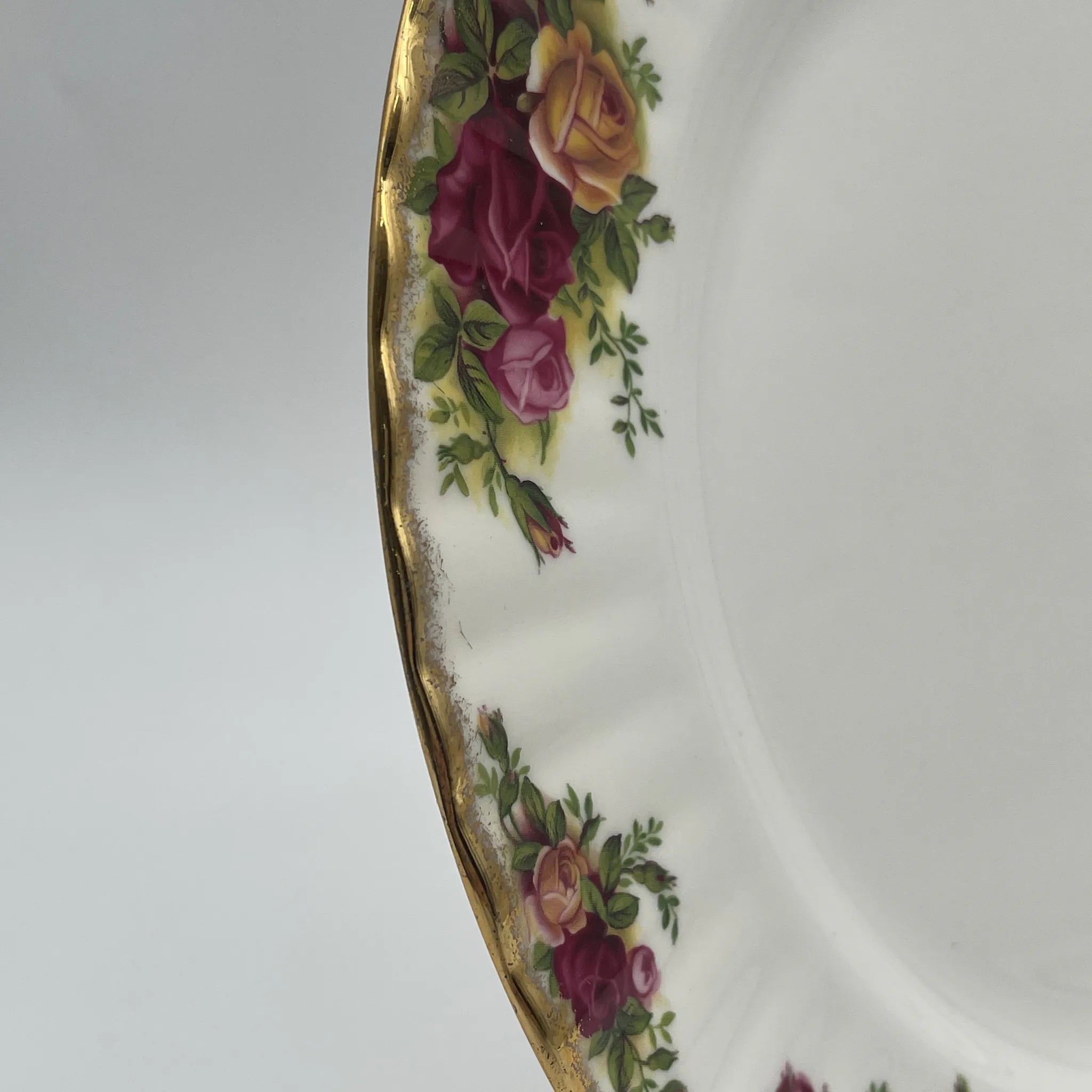 【复古】餐盘/ Royal Albert / Old Country Roses / 1962-2002年/ Bone China /英国/ 彩色边缘,植物艺术,金彩