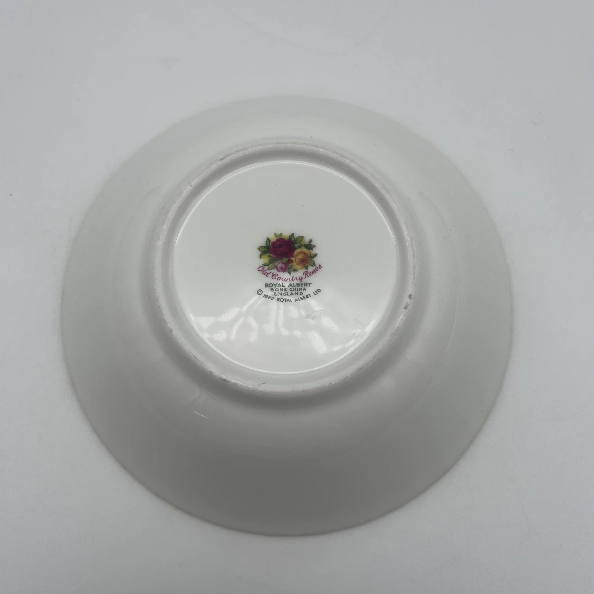 【葡萄酒】谷物碗(中碗)/ Royal Albert / Old Country Roses / 1962-2002 / Bone China /英国/ 彩色边缘,植物艺术,金彩