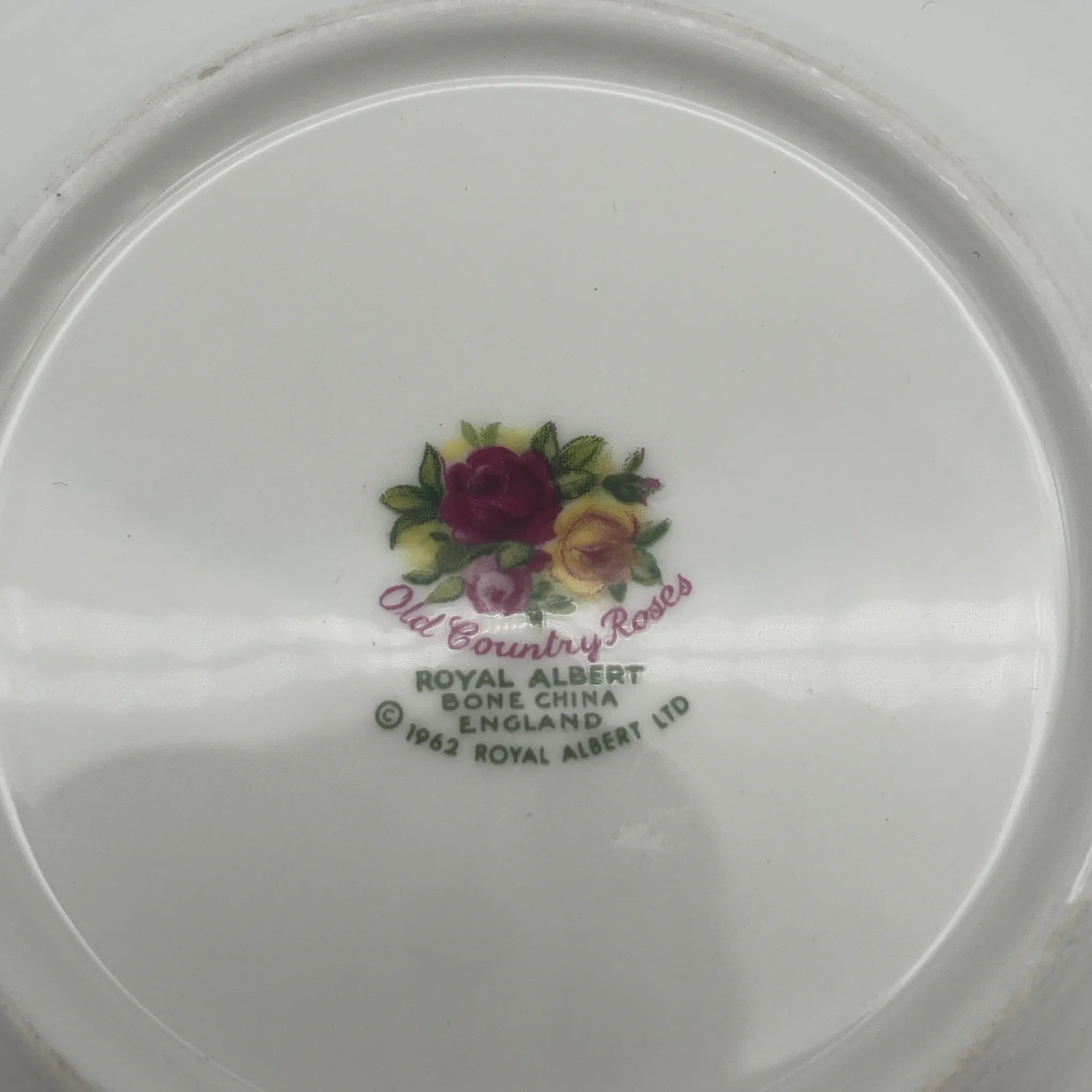 【葡萄酒】谷物碗(中碗)/ Royal Albert / Old Country Roses / 1962-2002 / Bone China /英国/ 彩色边缘,植物艺术,金彩