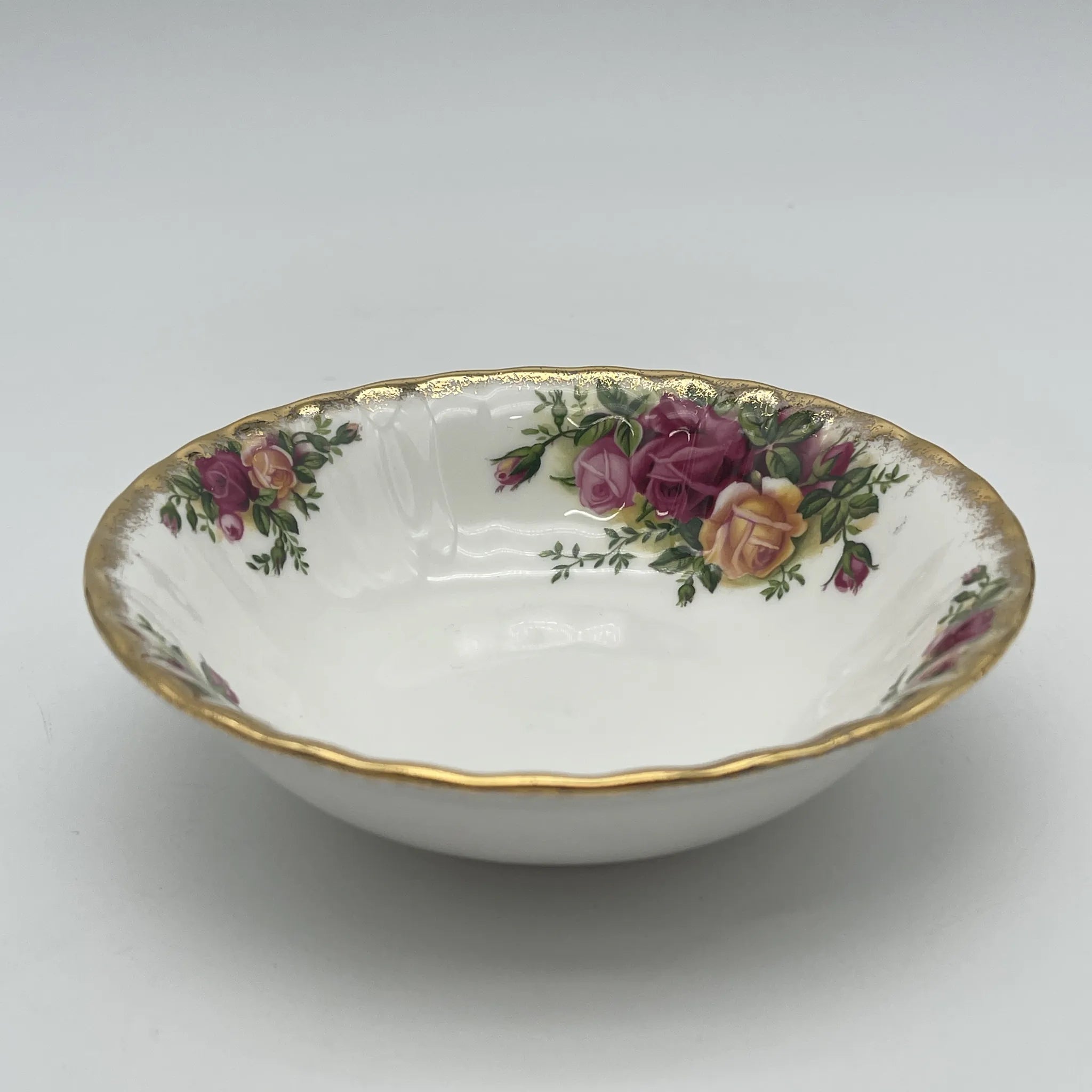 【复古】水果碗(小碗)/ Royal Albert / Old Country Roses / 1962-2002年/ Bone China /英国/ 彩色边缘,植物艺术,金彩