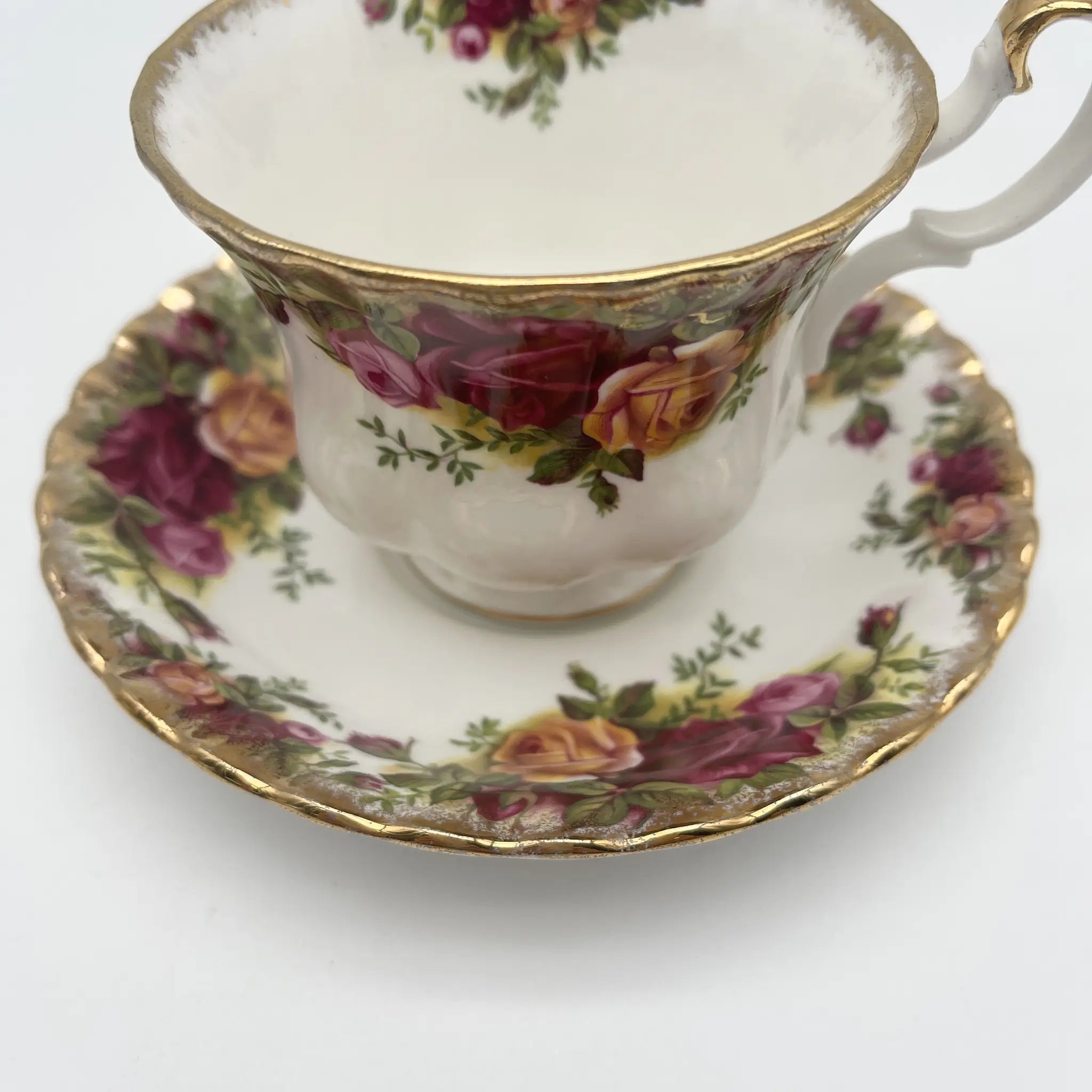 【复古】三重奏(杯子和碟子, 甜点盘)2p / Royal Albert / Old Country Roses / 1962-2002年/ Bone China /英国/ montros shapes, 植物艺术,金彩