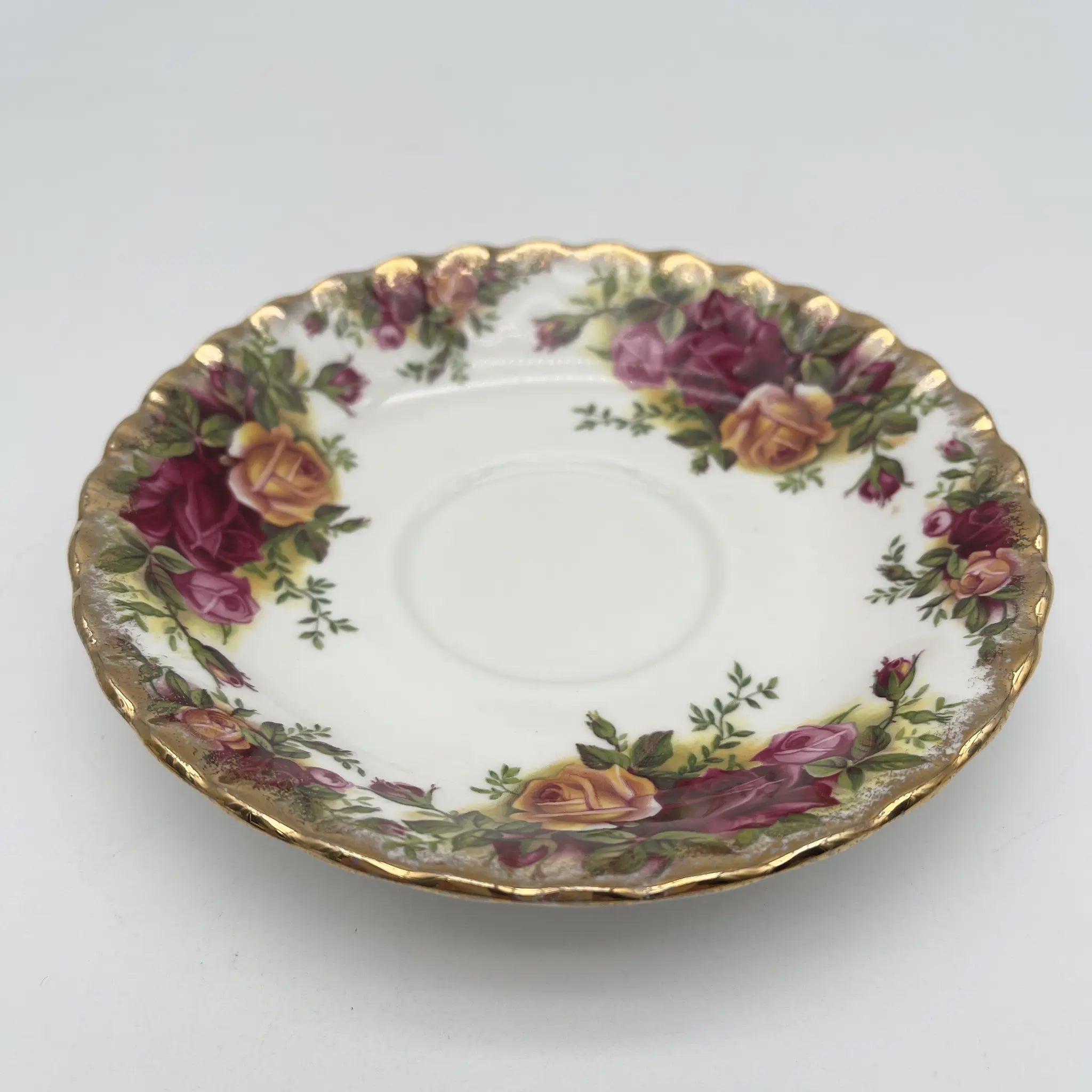 【复古】三重奏(杯子和碟子, 甜点盘)2p / Royal Albert / Old Country Roses / 1962-2002年/ Bone China /英国/ montros shapes, 植物艺术,金彩