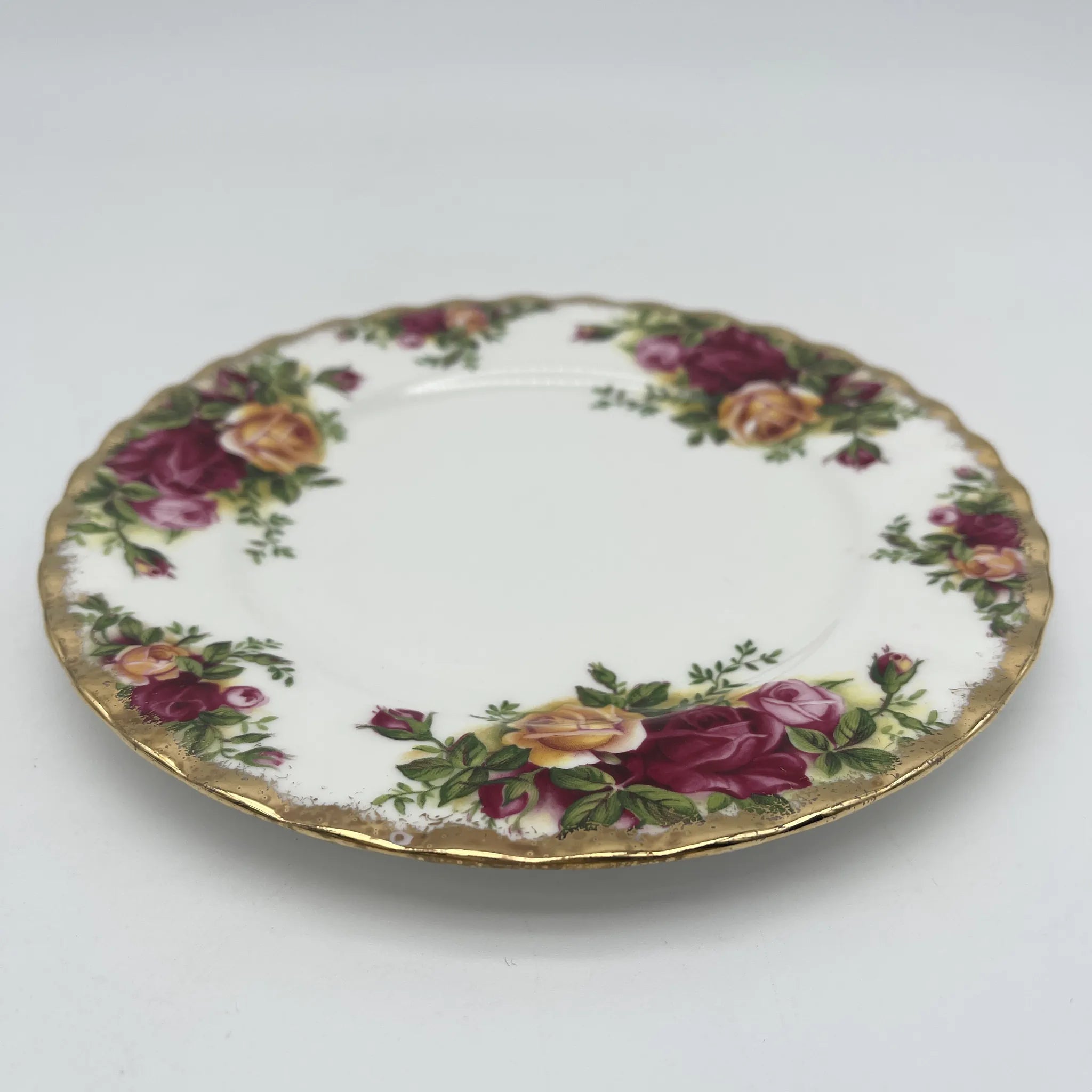 【复古】三重奏(杯子和碟子, 甜点盘)2p / Royal Albert / Old Country Roses / 1962-2002年/ Bone China /英国/ montros shapes, 植物艺术,金彩