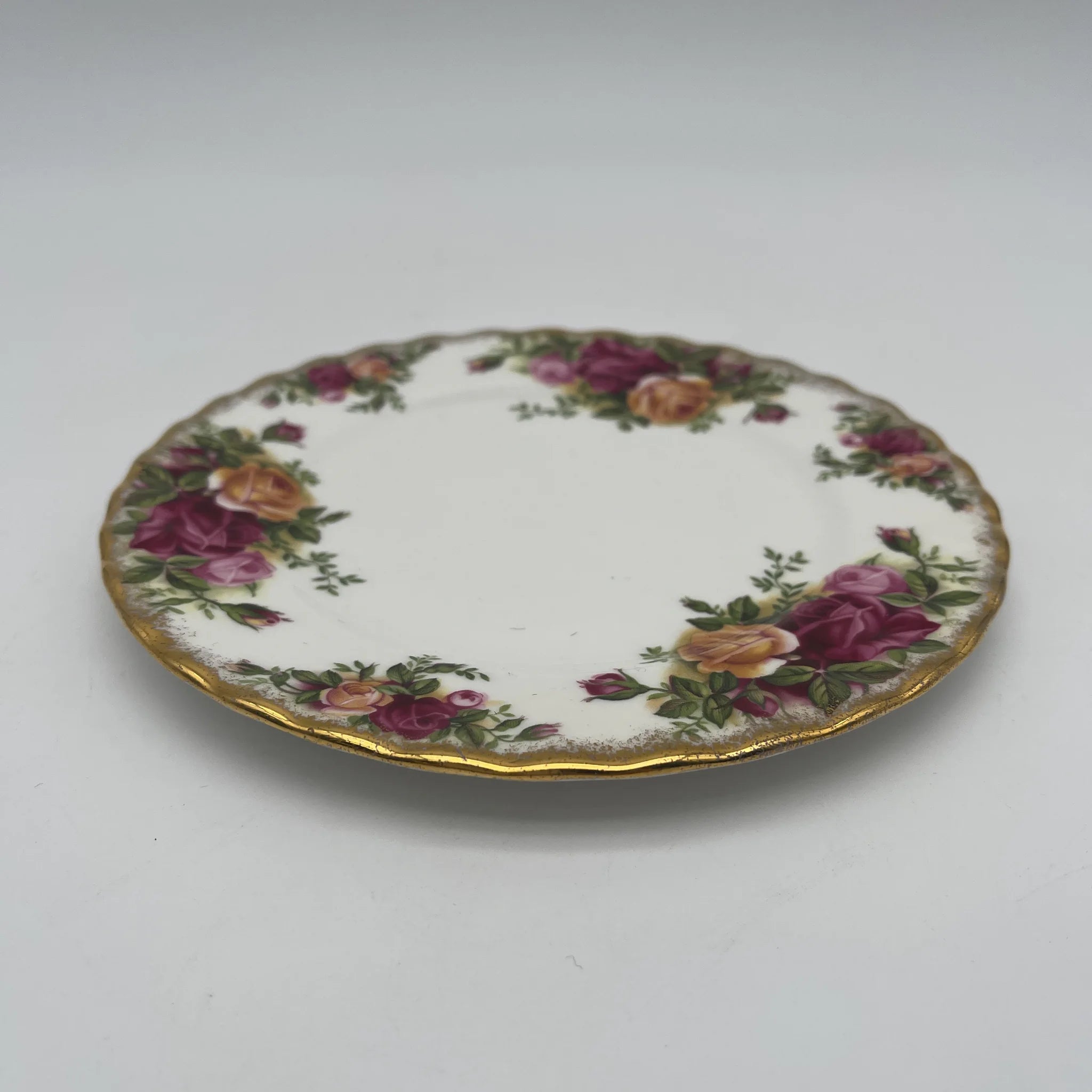【复古】三重奏(杯子和碟子, / Royal Albert / Old Country Roses / 1962-1993年/ Bone China /英国/ montros shapes, 植物艺术,金彩