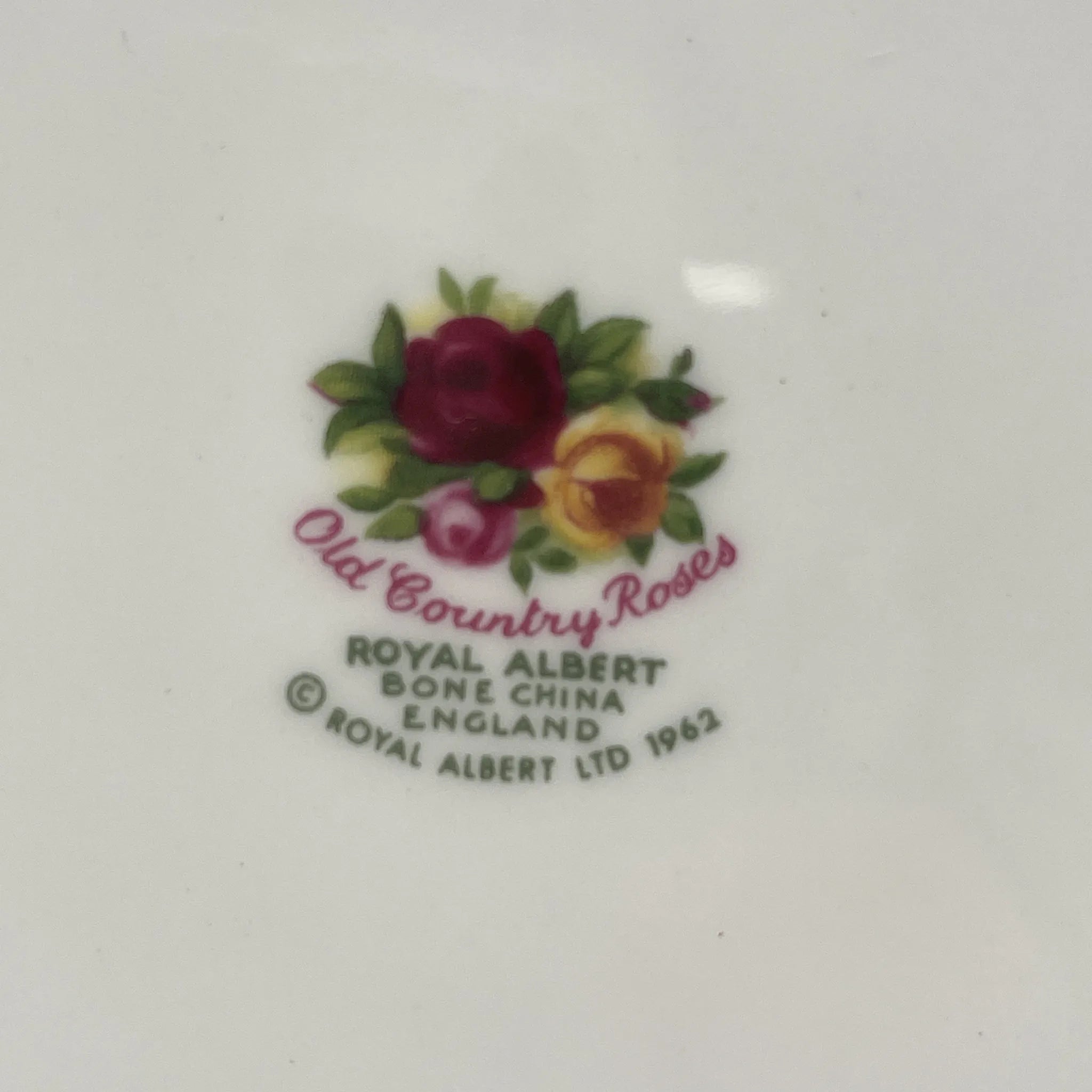 【复古】甜点盘/ Royal Albert / Old Country Roses / 1962-2002年/ Bone China /英国/ 彩色边缘,植物艺术,金彩