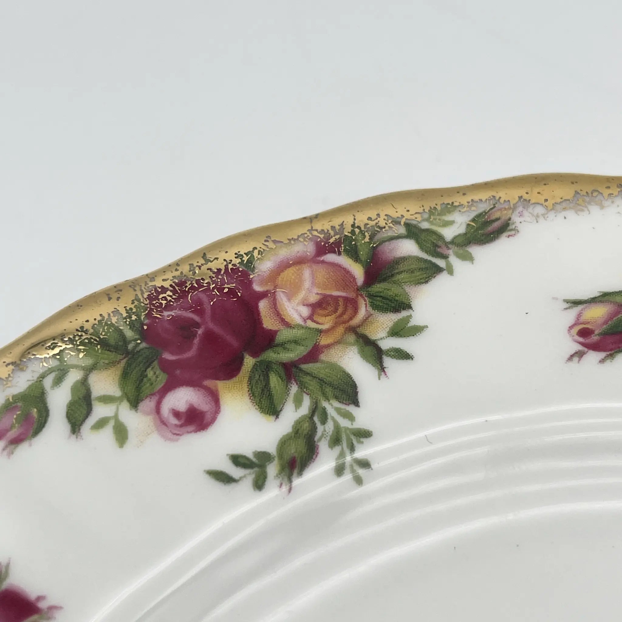 【复古】甜点盘/ Royal Albert / Old Country Roses / 1962-2002年/ Bone China /英国/ 彩色边缘,植物艺术,金彩