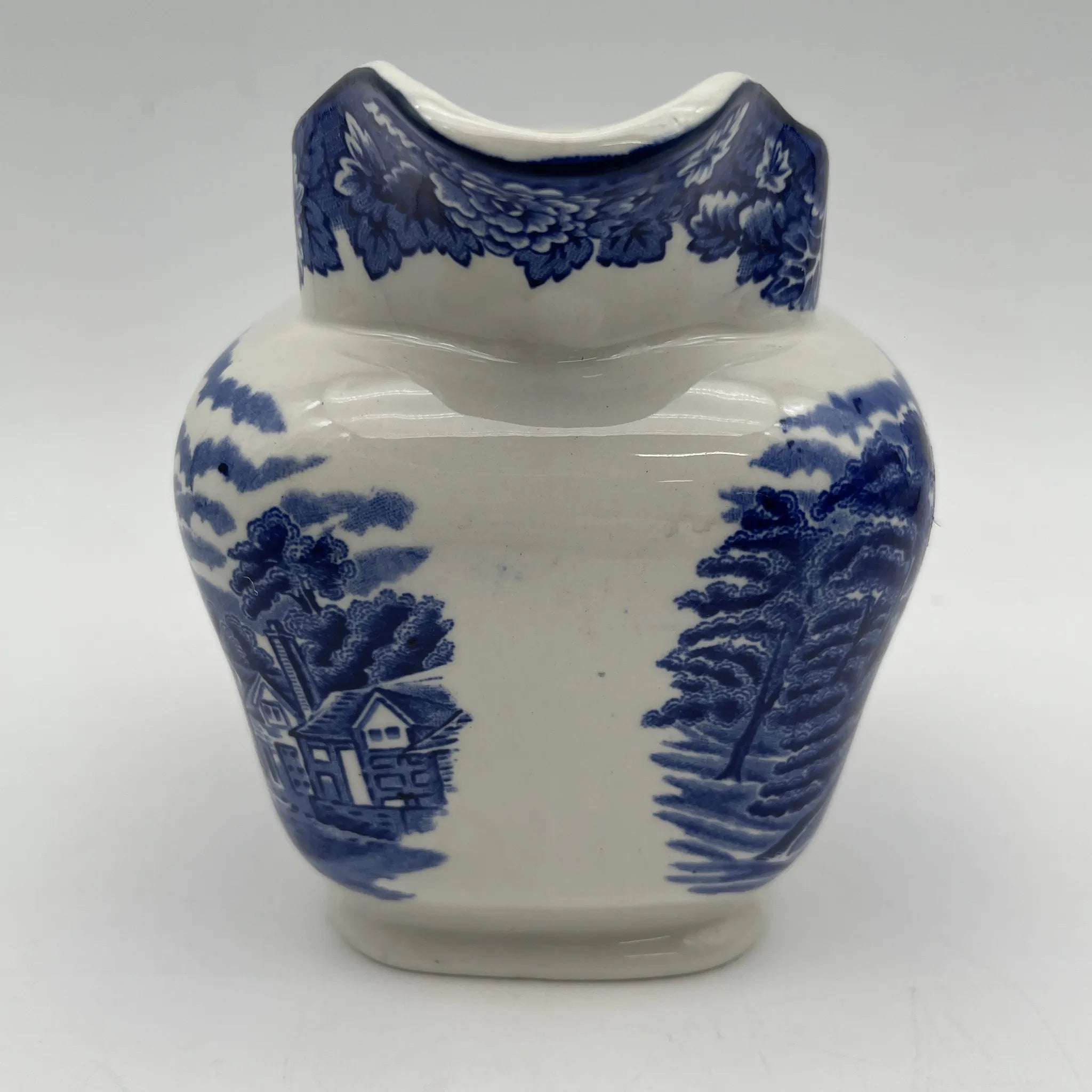 【アンティーク】 クリーマー (ミルクピッチャー) / Wood&Sons (ウッド&サンズ) / English Scenery / 1920-1940年代 (推定) / アイアンストーン / イギリス / ブルー&ホワイト, 銅版転写, 英国田園風景