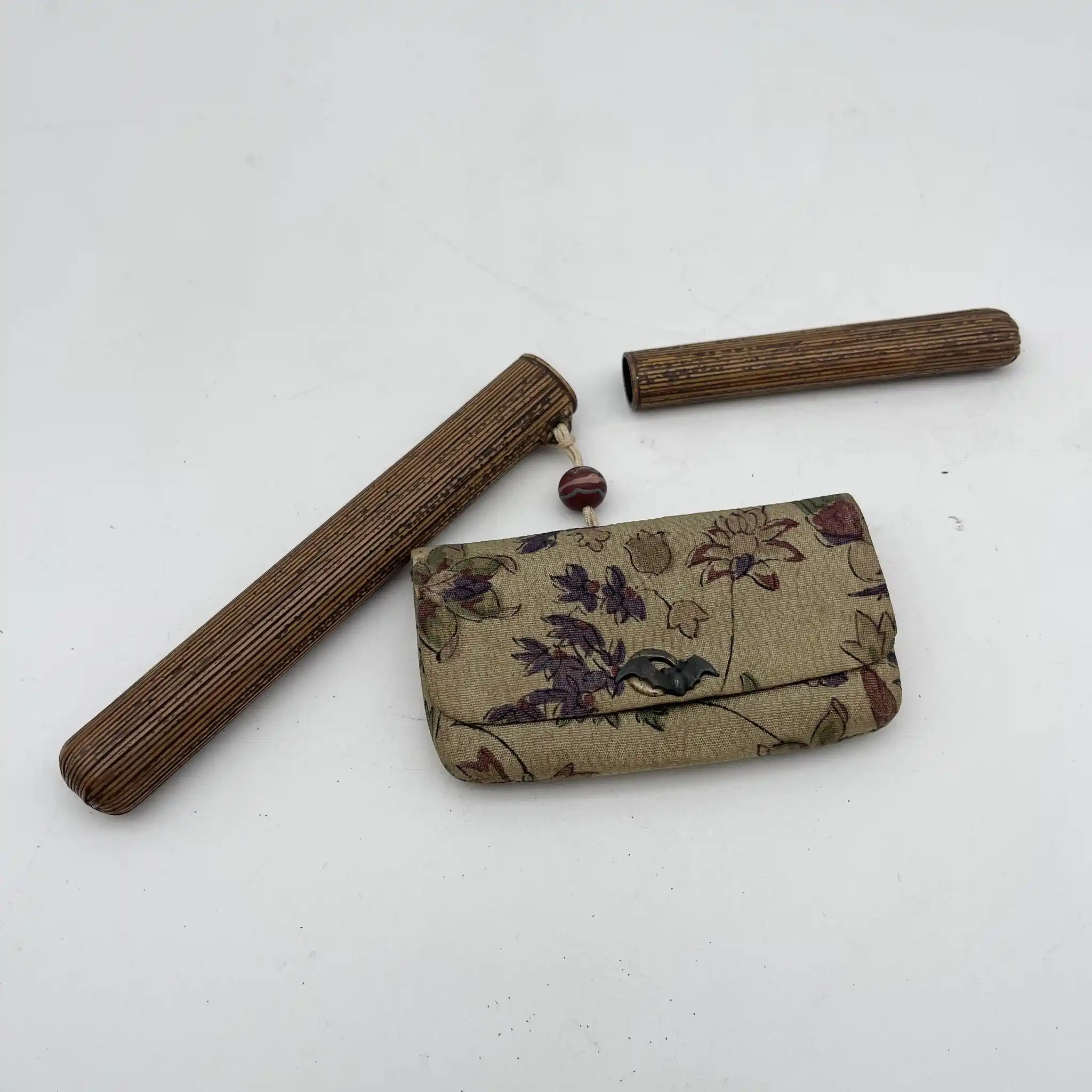 【骨董品】 煙管 (キセル) ・煙管入れ・叺 (カマス)3Pセット / 明治-昭和初期 (推定) / 真鍮 / 日本 / 羅宇煙管