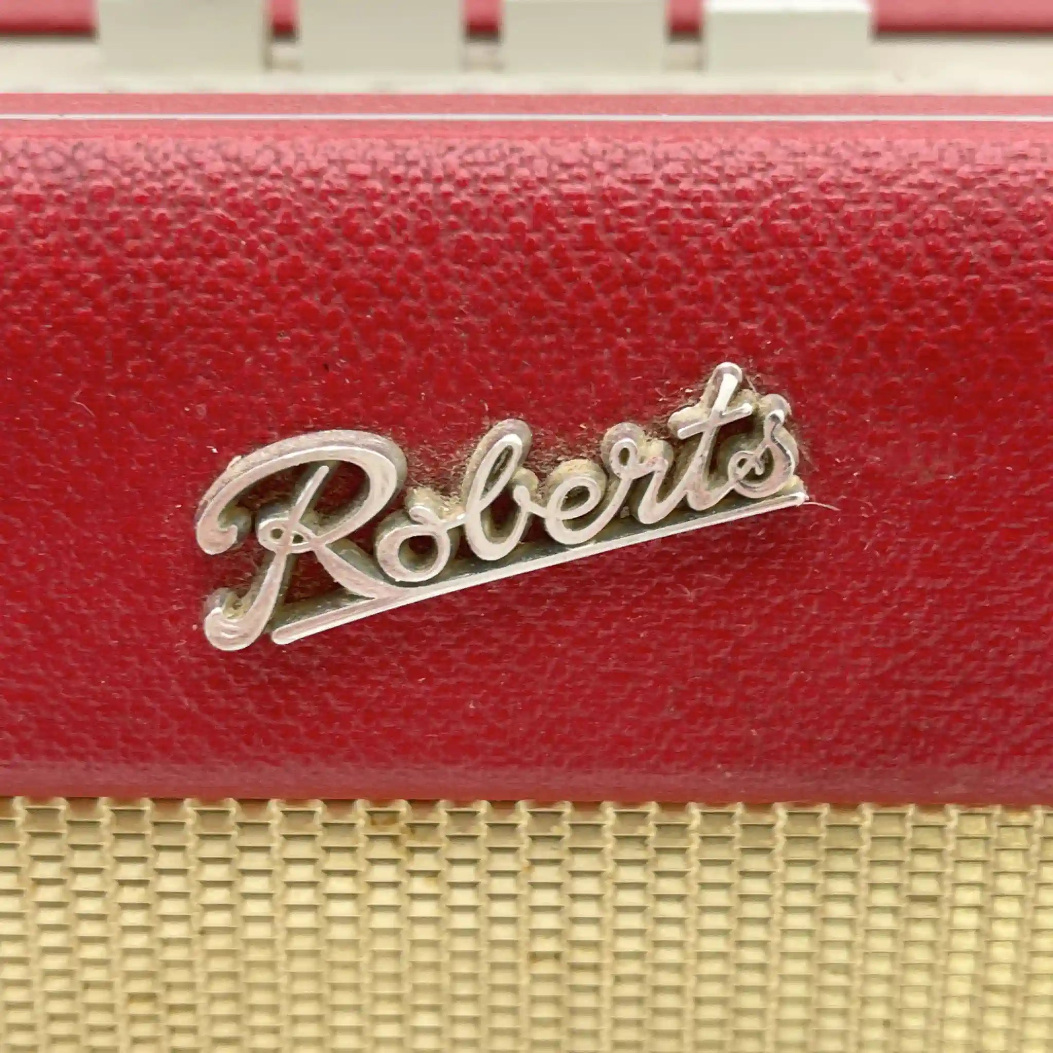 【复古】便携式收音机/ Roberts Radio / REVIVAL 500 / 1990-2000年代/合成皮革/英国/英国王室御用, 实木橱柜音响
