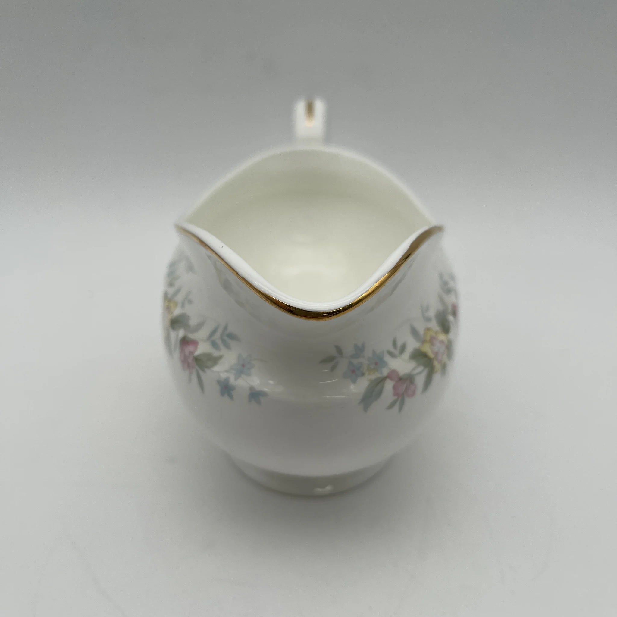 【复古】灰船(socier / source boat) / Mayfair / 1950-1980年代(推测)/ Fine Bone China /英国/ 小花图案,柔和色调,金彩
