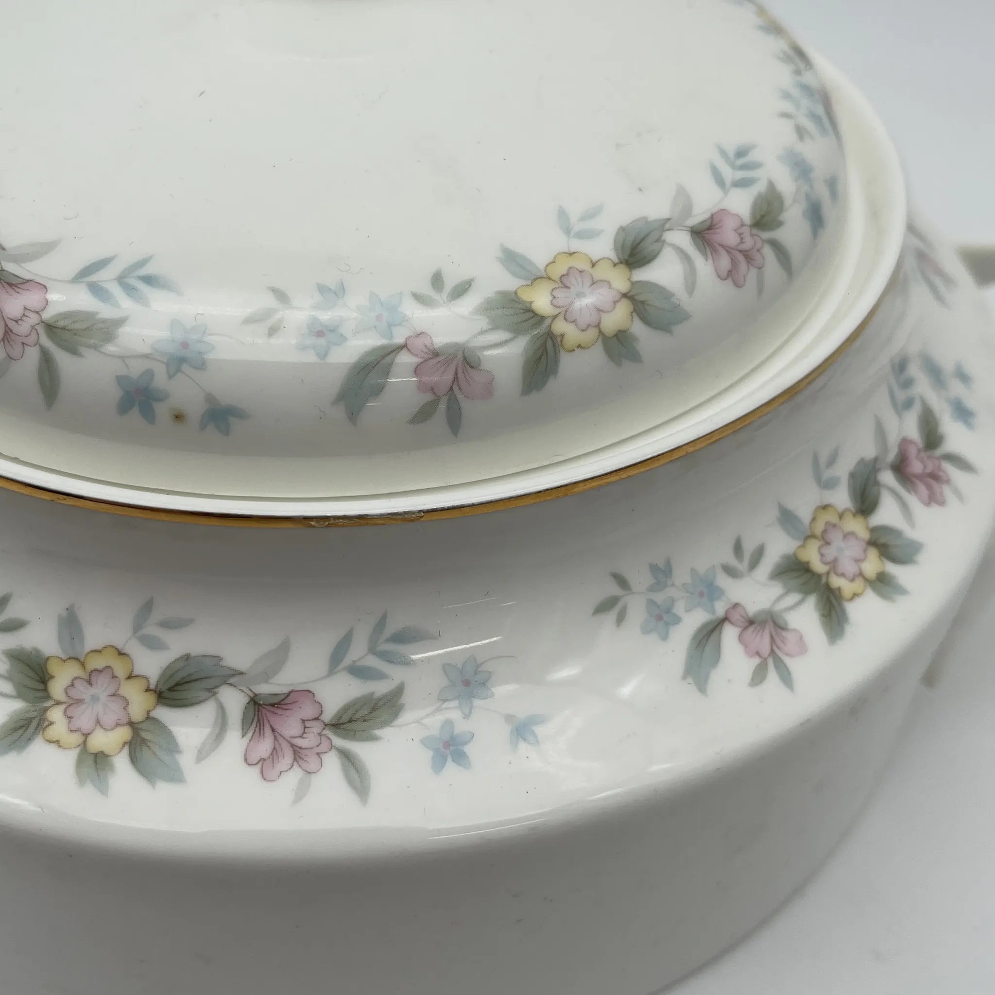 【复古】supire / Mayfair / 1950-1980年代(推测)/ Fine Bone China /英国/小花花样, 柔和色调,金彩