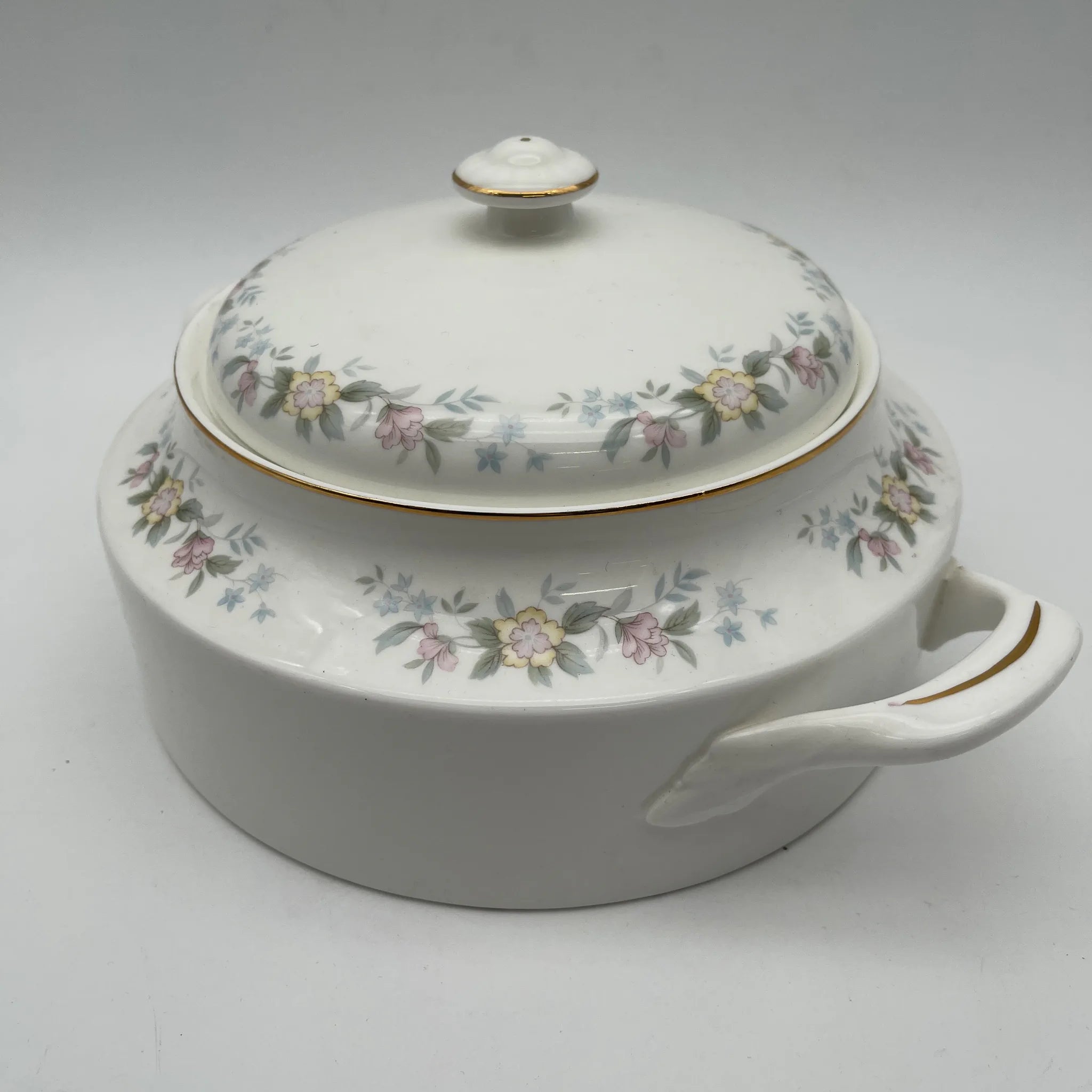 【复古】supire / Mayfair / 1950-1980年代(推测)/ Fine Bone China /英国/小花花样, 柔和色调,金彩