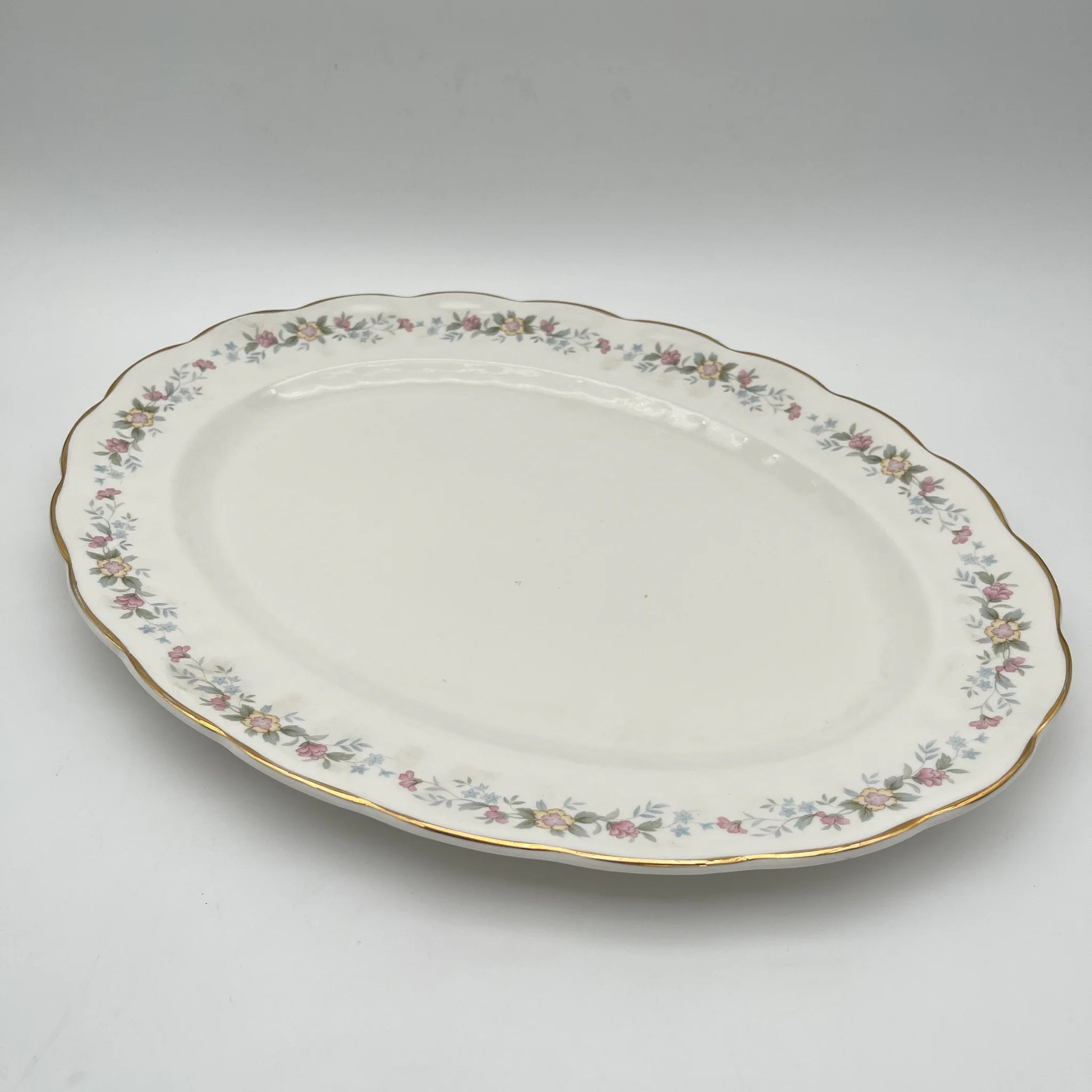 【复古】椭圆形盘子(大盘)/ Mayfair (Mayfair) / 1950-1980年代(推测)/ Fine Bone China /英国/小花花样, 柔和色调,金彩