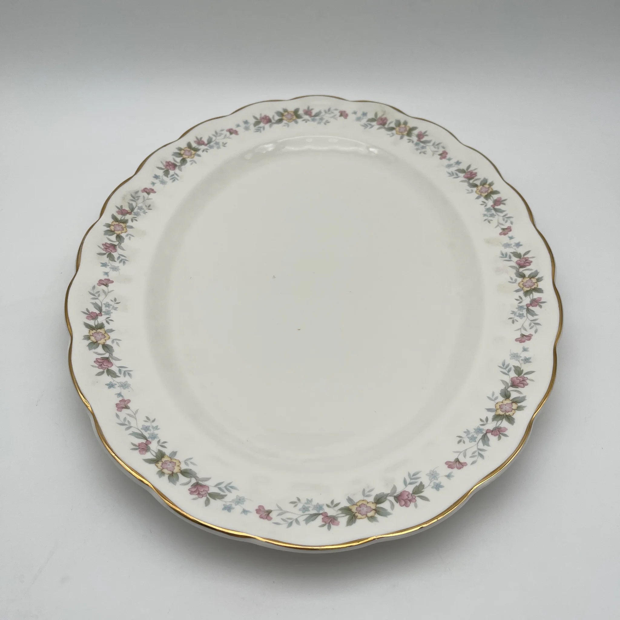 【复古】椭圆形盘子(大盘)/ Mayfair (Mayfair) / 1950-1980年代(推测)/ Fine Bone China /英国/小花花样, 柔和色调,金彩